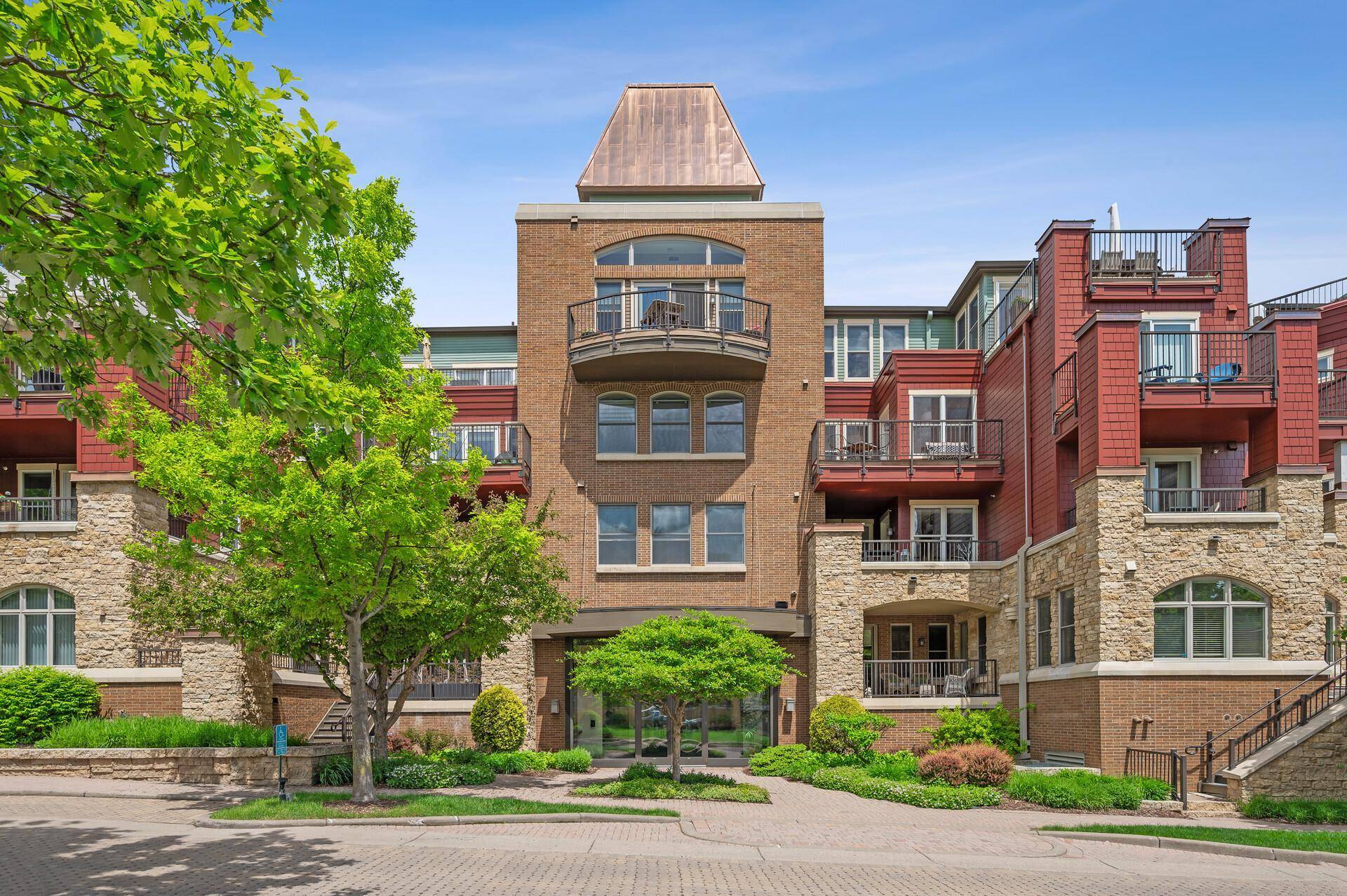 Stillwater, MN 55082,650 Main ST N #207