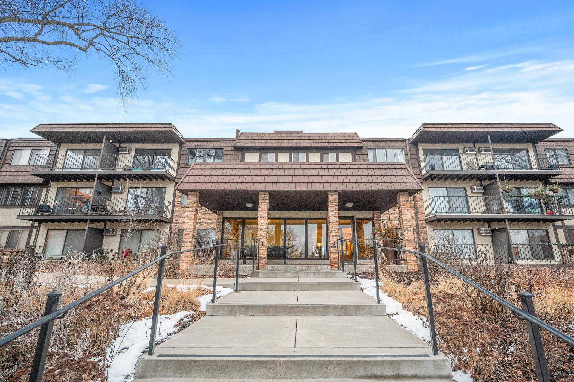 Wayzata, MN 55391,205 Barry AVE S #311