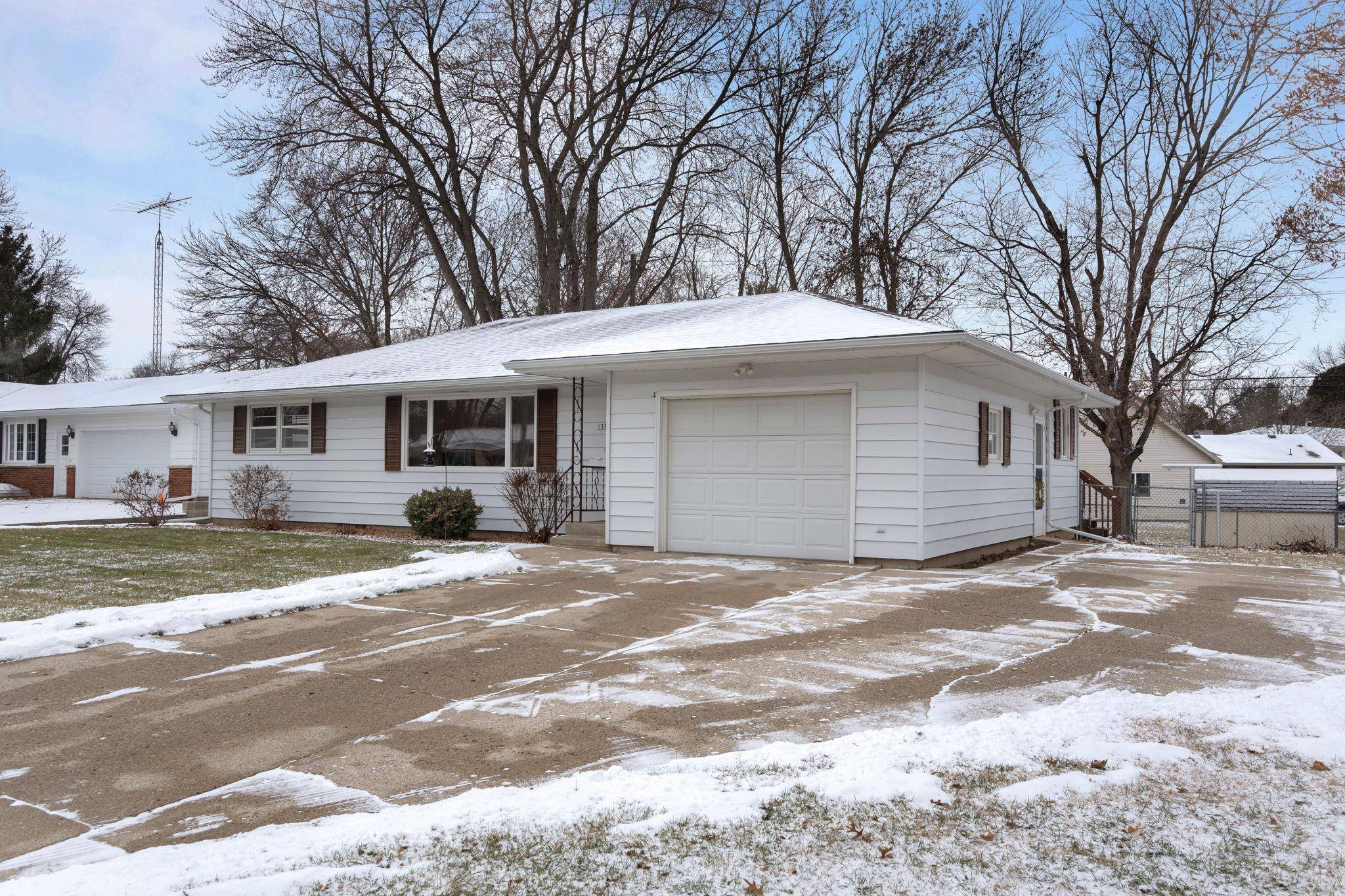 Owatonna, MN 55060,1334 Lincoln AVE