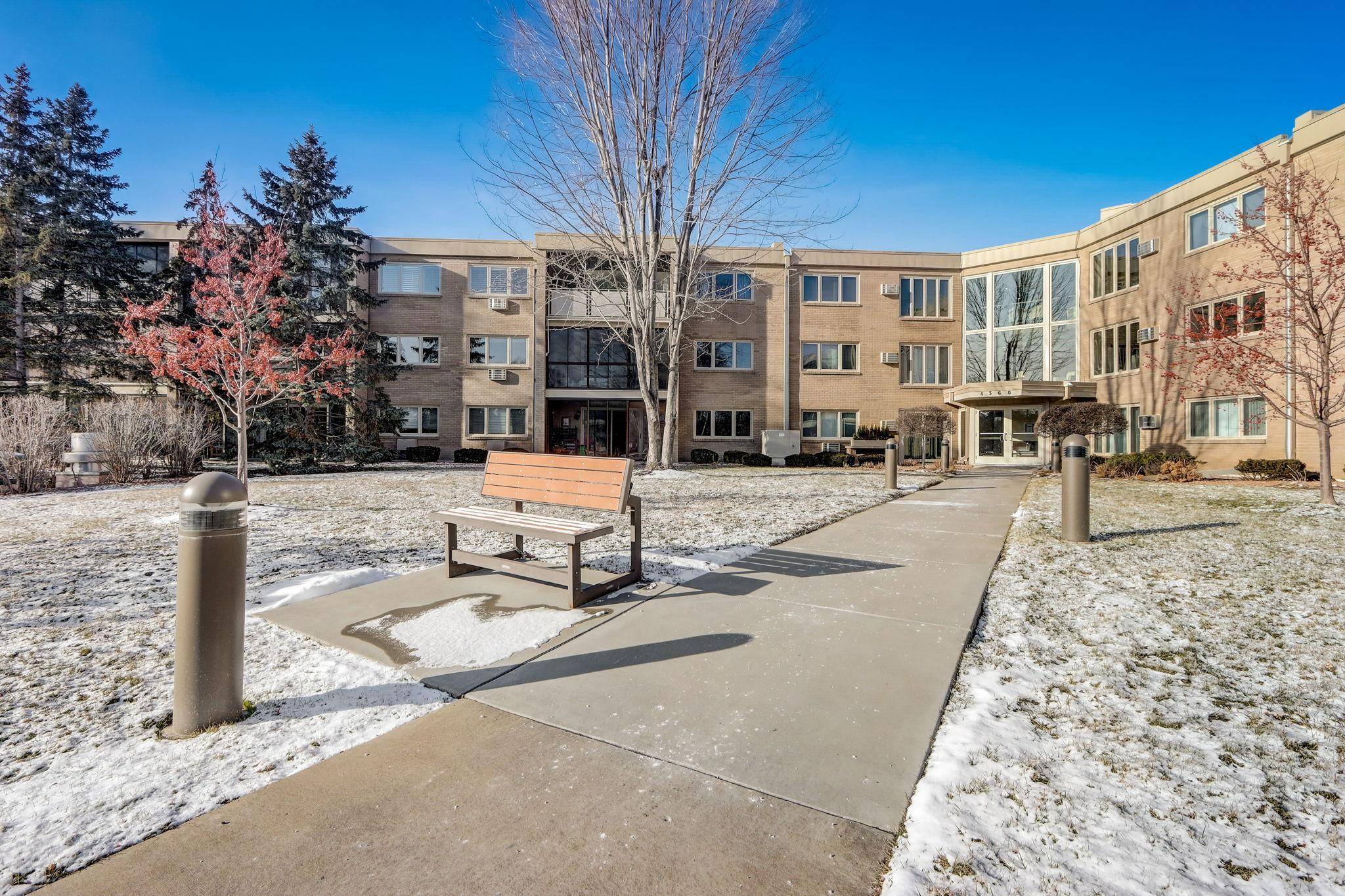 Edina, MN 55436,4360 Brookside CT #210