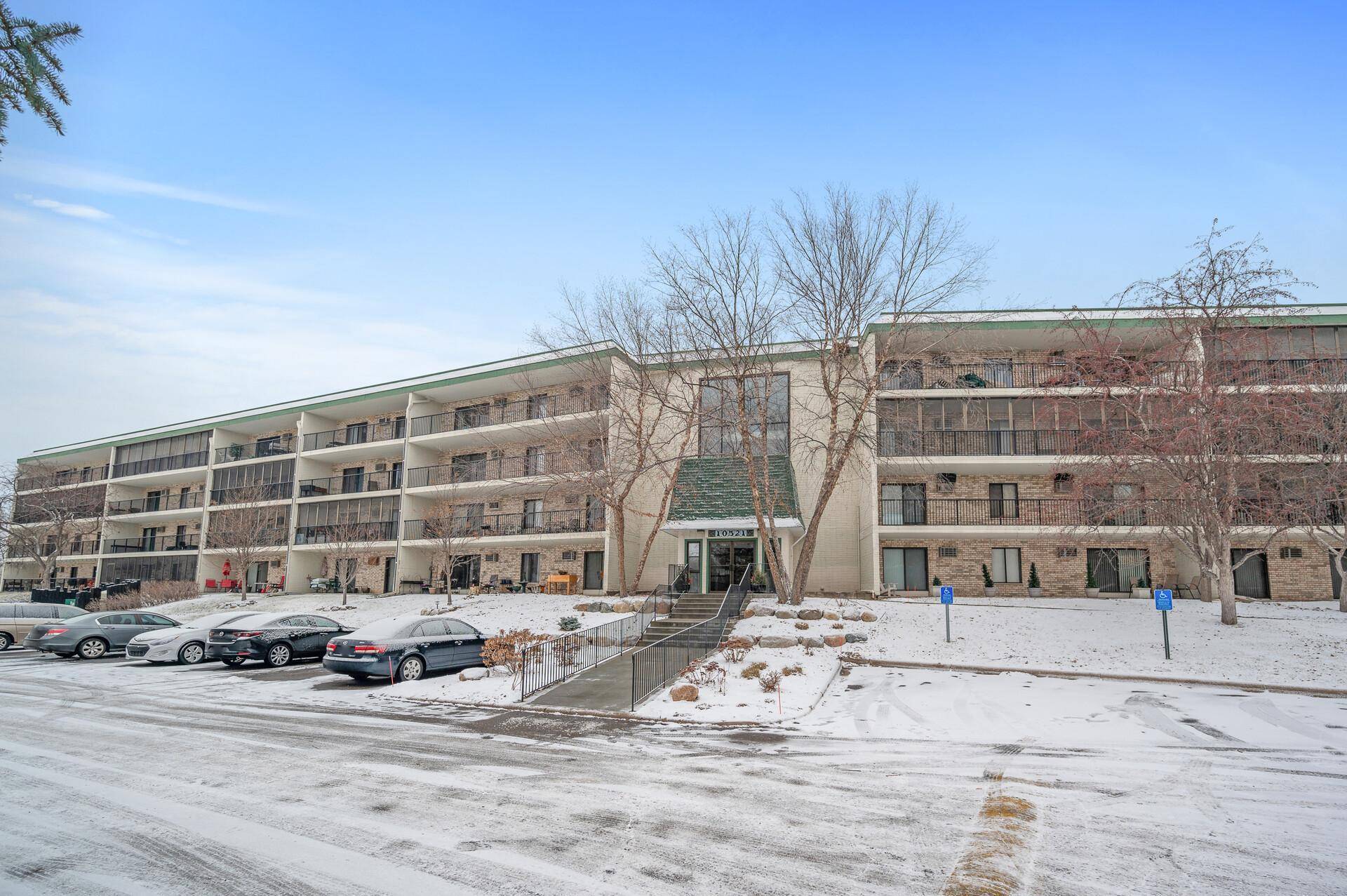 Minnetonka, MN 55305,10521 Cedar Lake RD #501