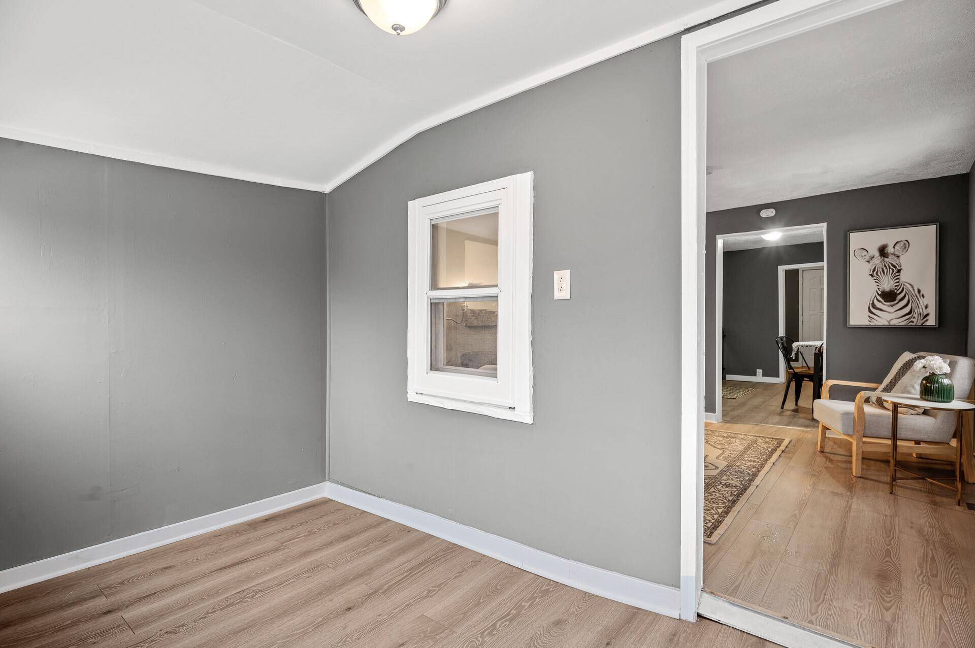 Saint Paul, MN 55117,563 Hatch AVE