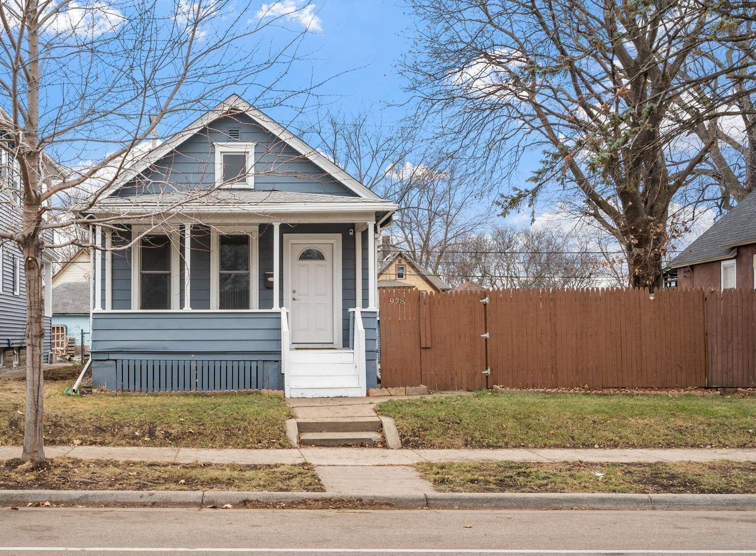 Saint Paul, MN 55106,978 3rd ST E