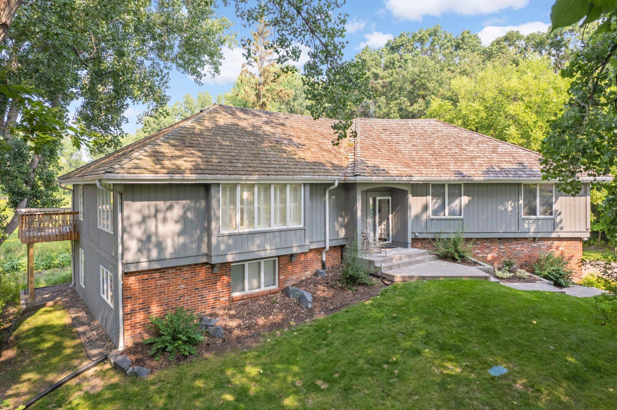 Edina, MN 55436,6623 Londonderry DR