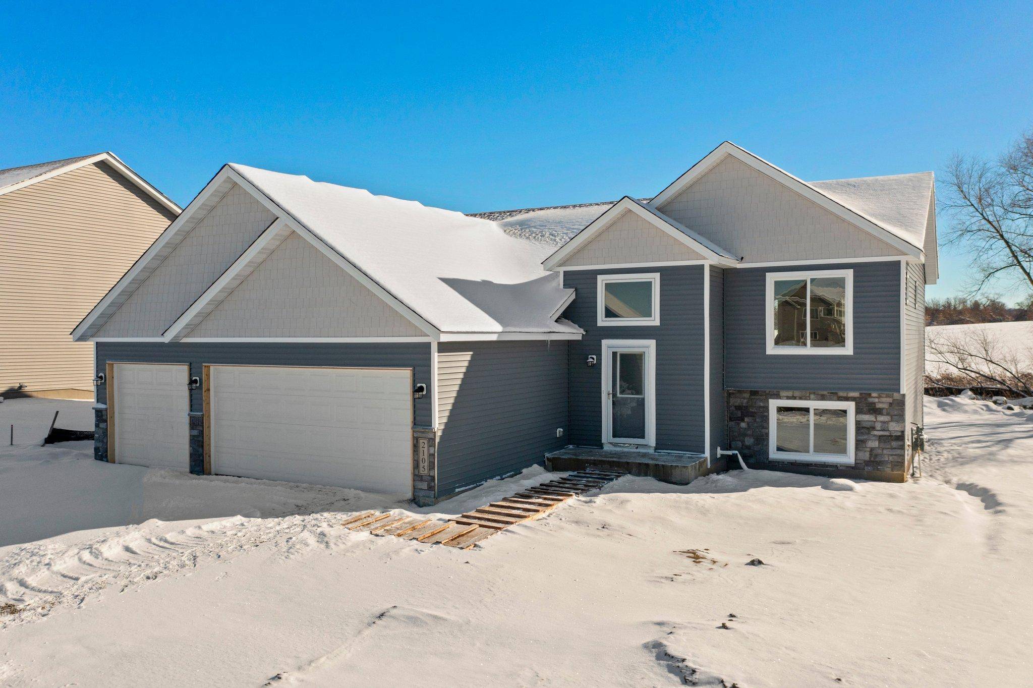 Faribault, MN 55021,2105 Goldenray DR
