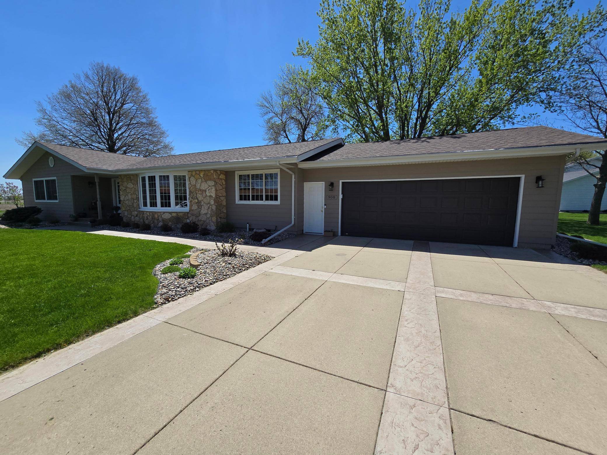 Pipestone, MN 56164,908 7th AVE SE