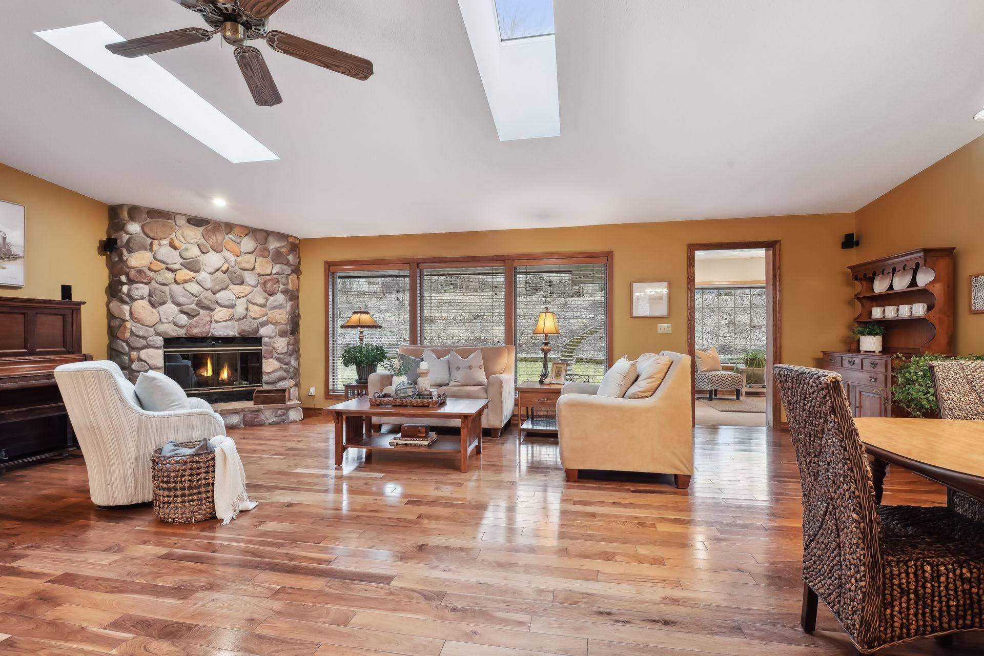 Chanhassen, MN 55331,3940 Linden CIR