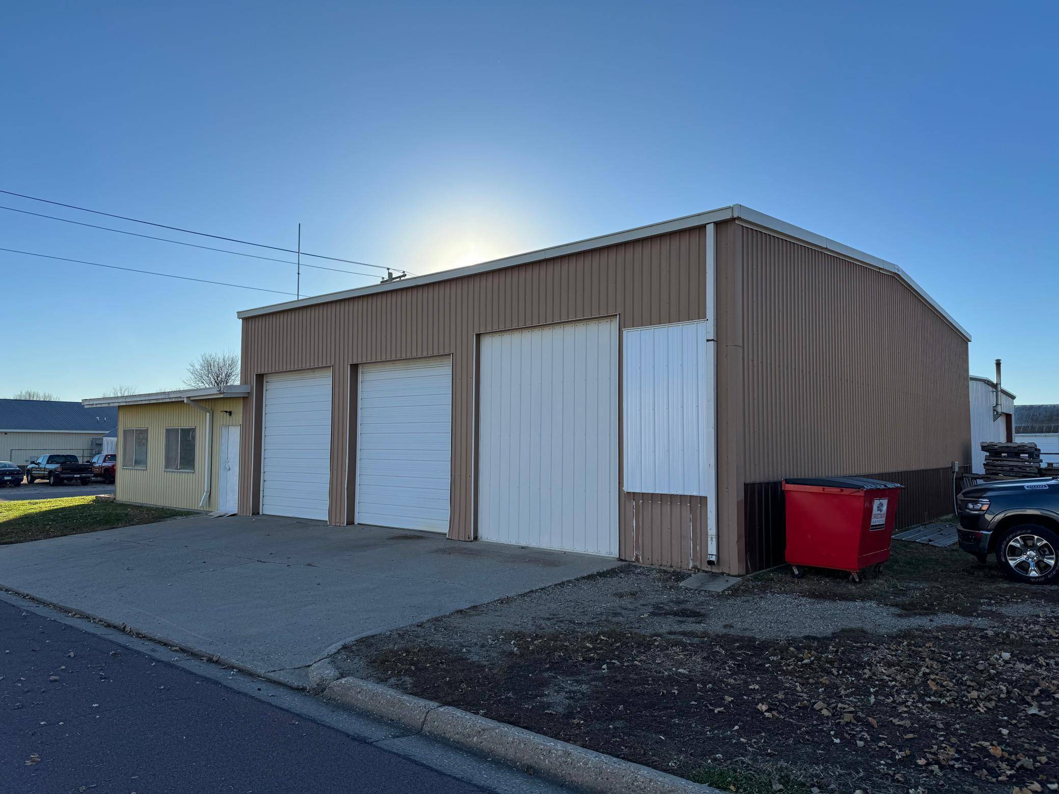 Redwood Falls, MN 56283,411 E Tin ST