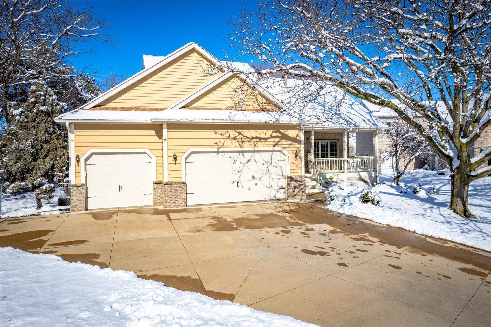 Woodbury, MN 55125,2584 Horseshoe LN