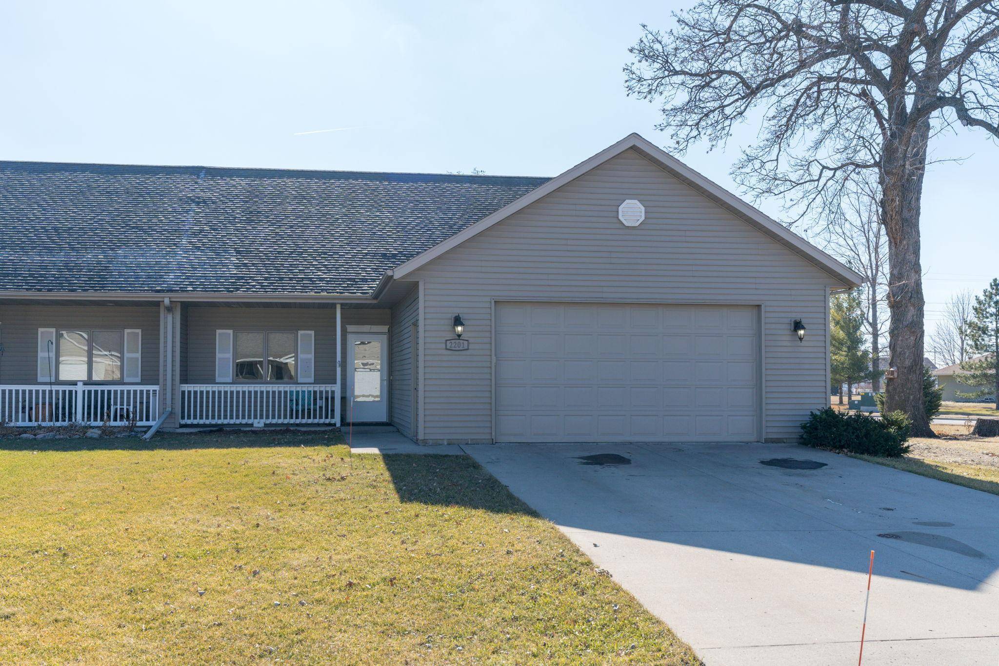 North Mankato, MN 56003,2201 White Oak DR