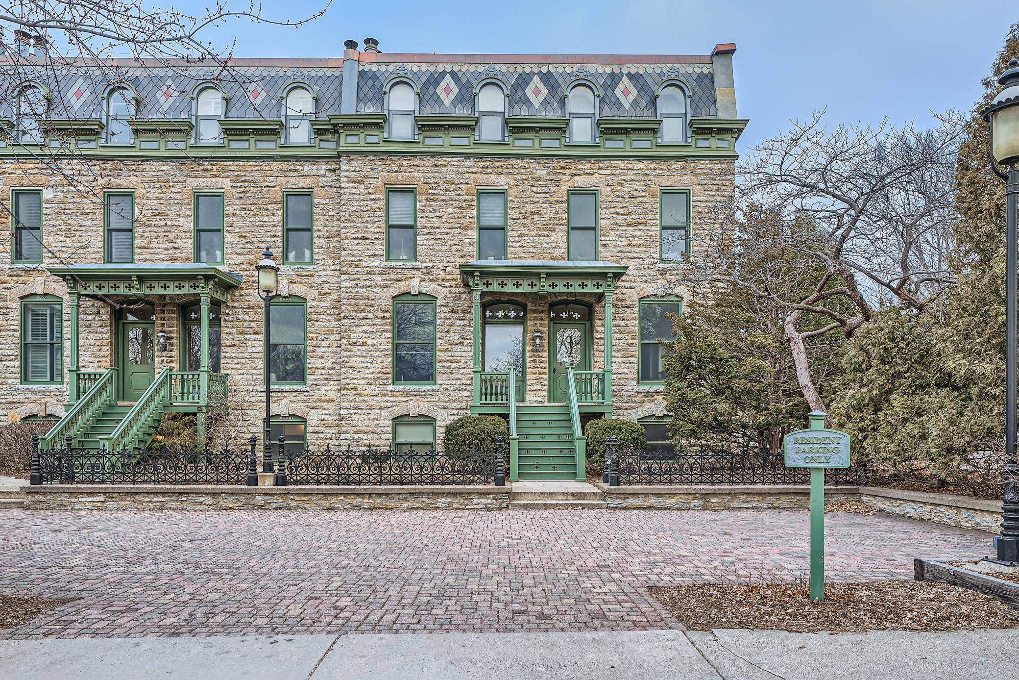 Minneapolis, MN 55401,14 Grove ST #14B
