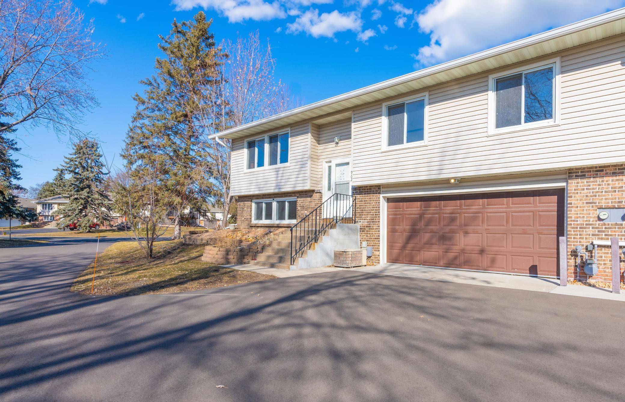 Blaine, MN 55434,962 94th AVE NE