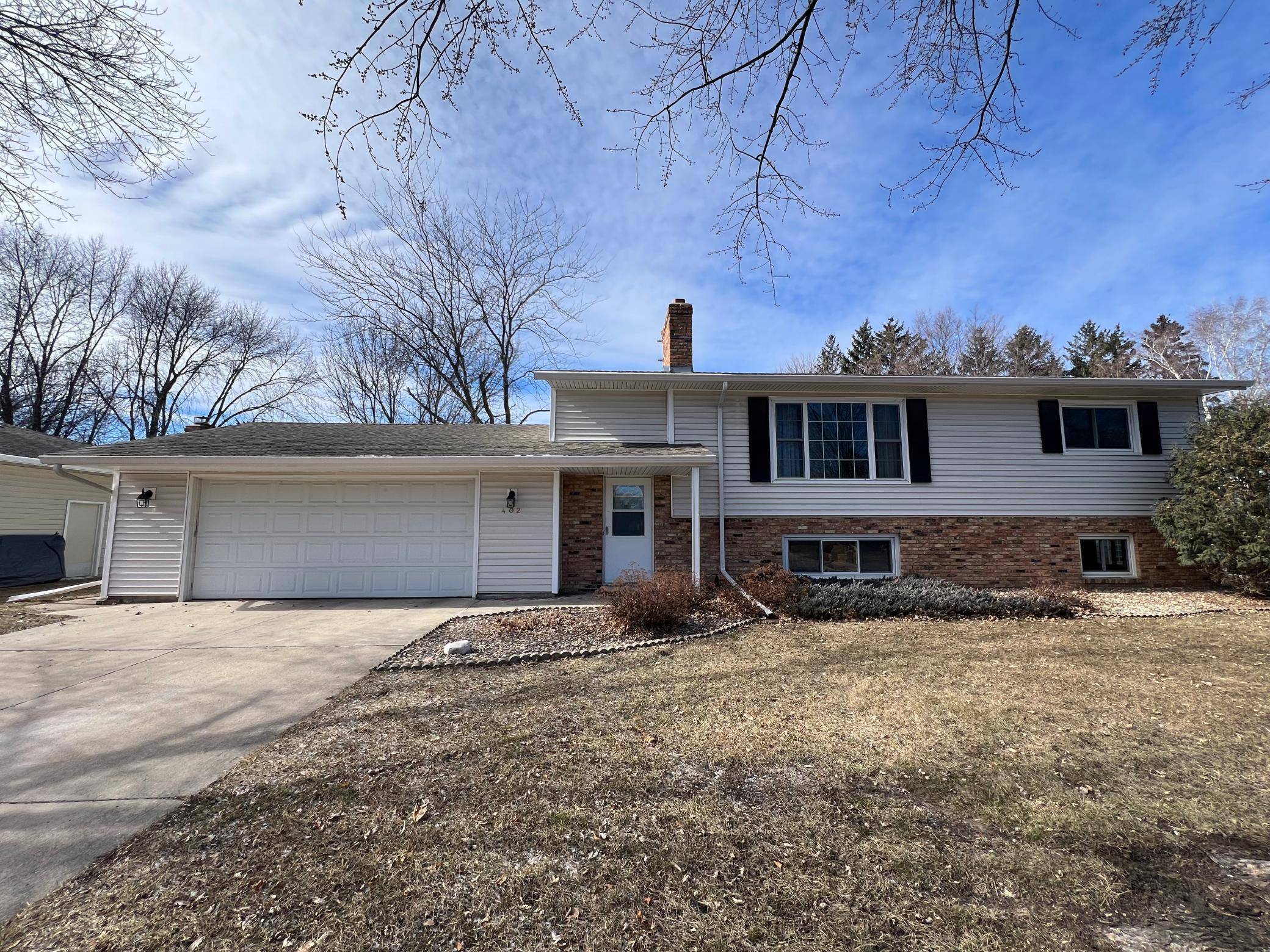 Hutchinson, MN 55350,402 Alan ST SW