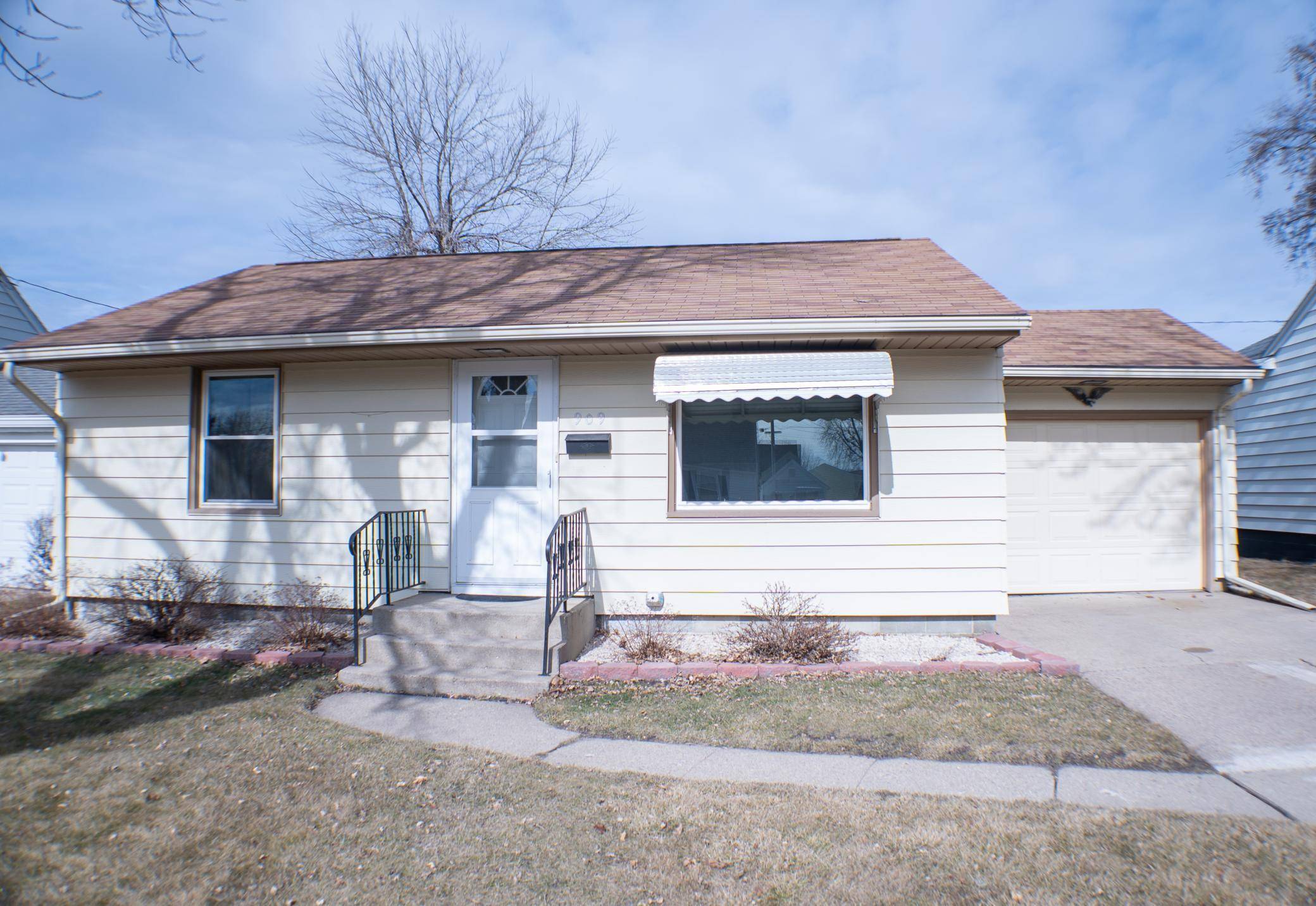 Fairmont, MN 56031,909 Willow ST