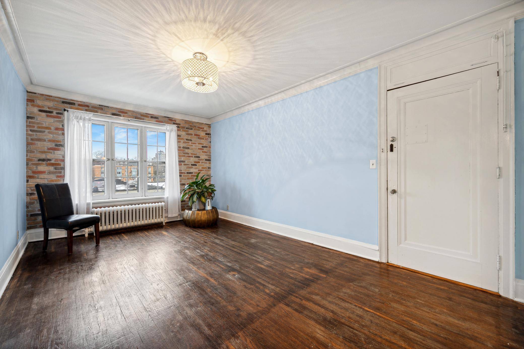 Minneapolis, MN 55403,1820 1st AVE S #207