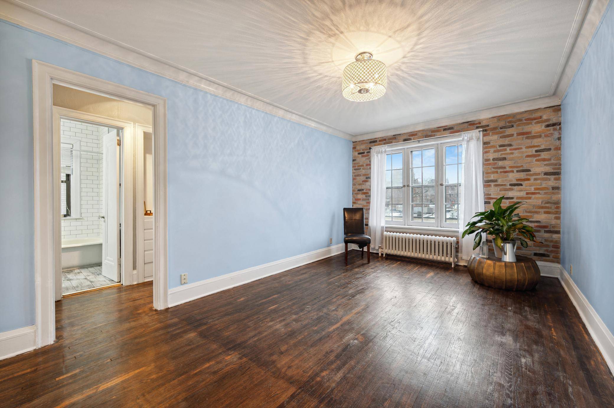 Minneapolis, MN 55403,1820 1st AVE S #207