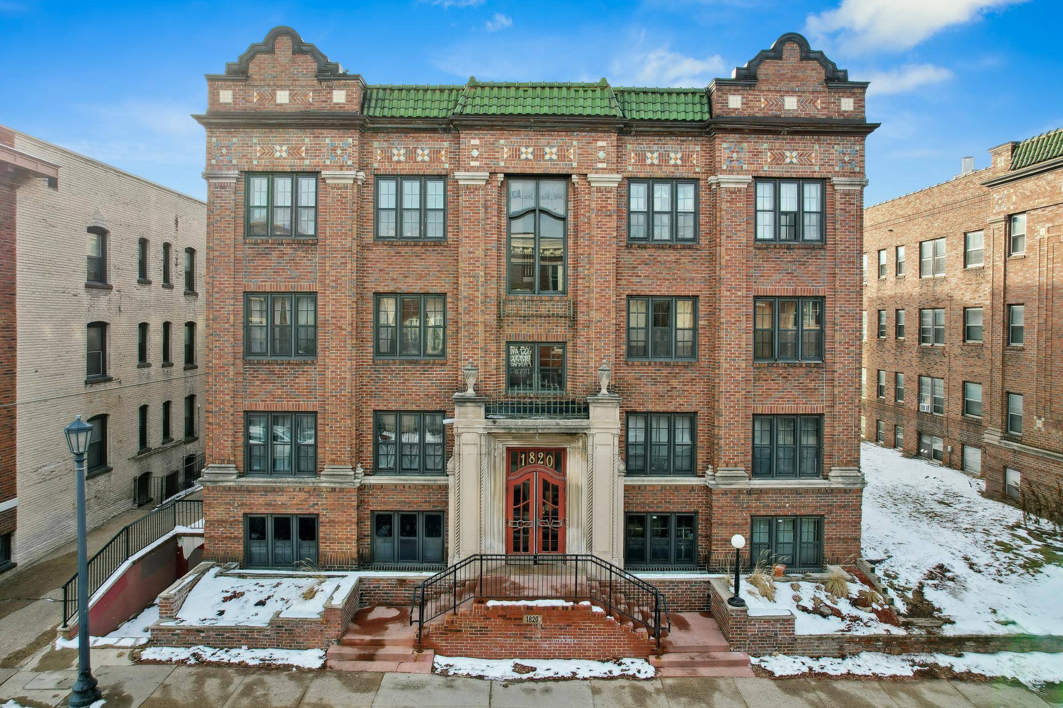 Minneapolis, MN 55403,1820 1st AVE S #207