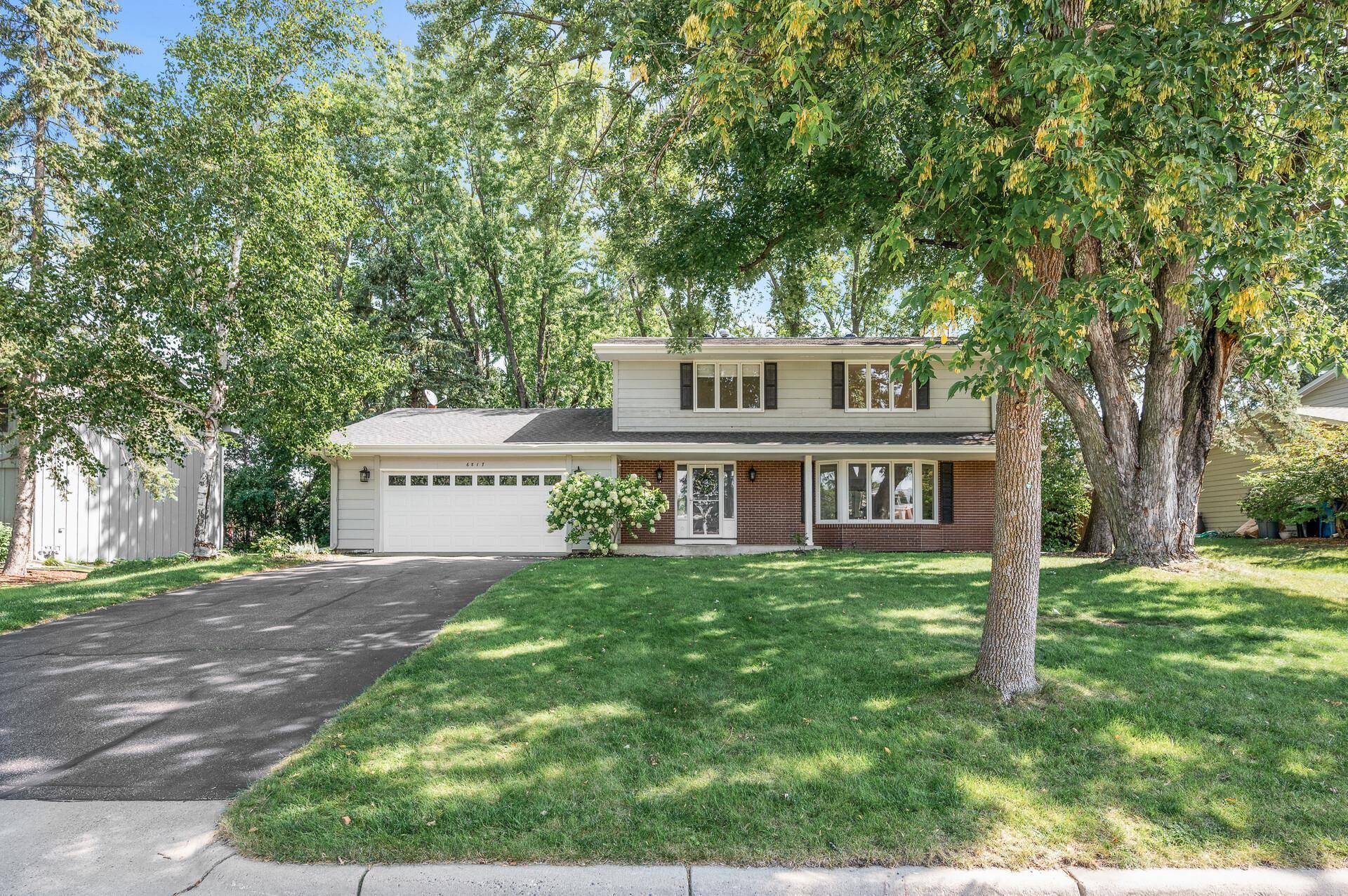 Edina, MN 55439,6817 Saint Patricks LN