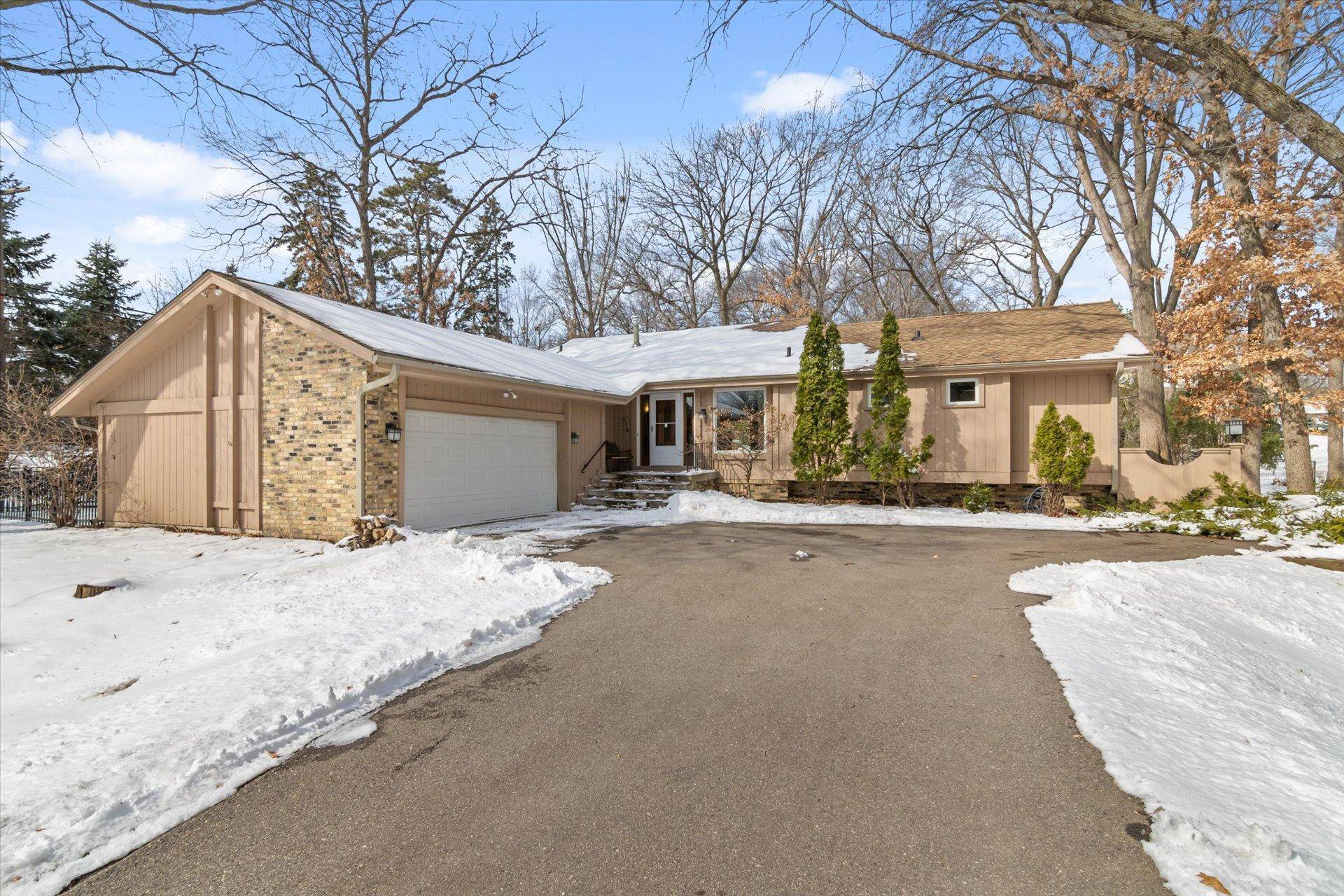 Edina, MN 55436,5316 Schaefer RD