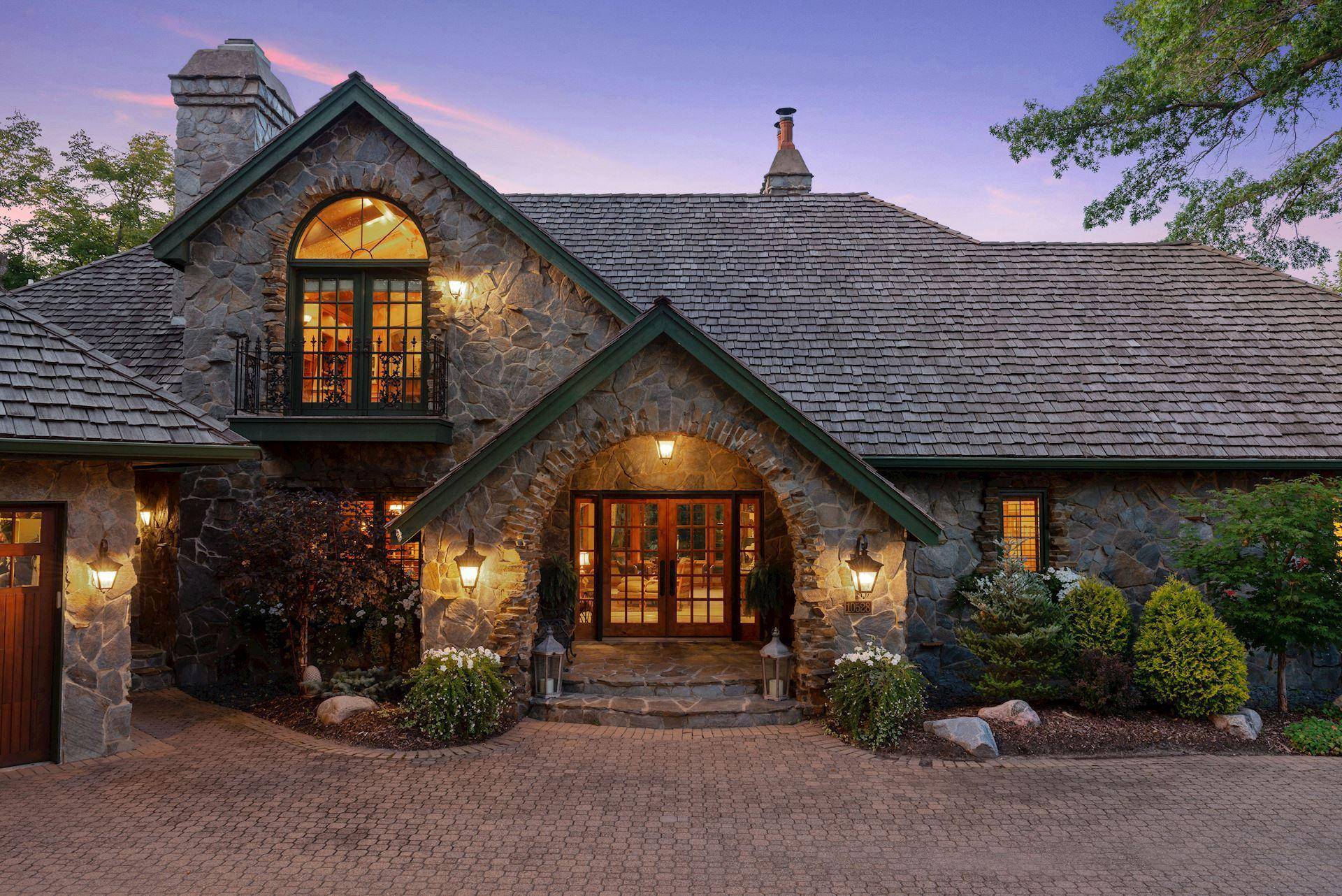 Eden Prairie, MN 55347,10528 Parker DR