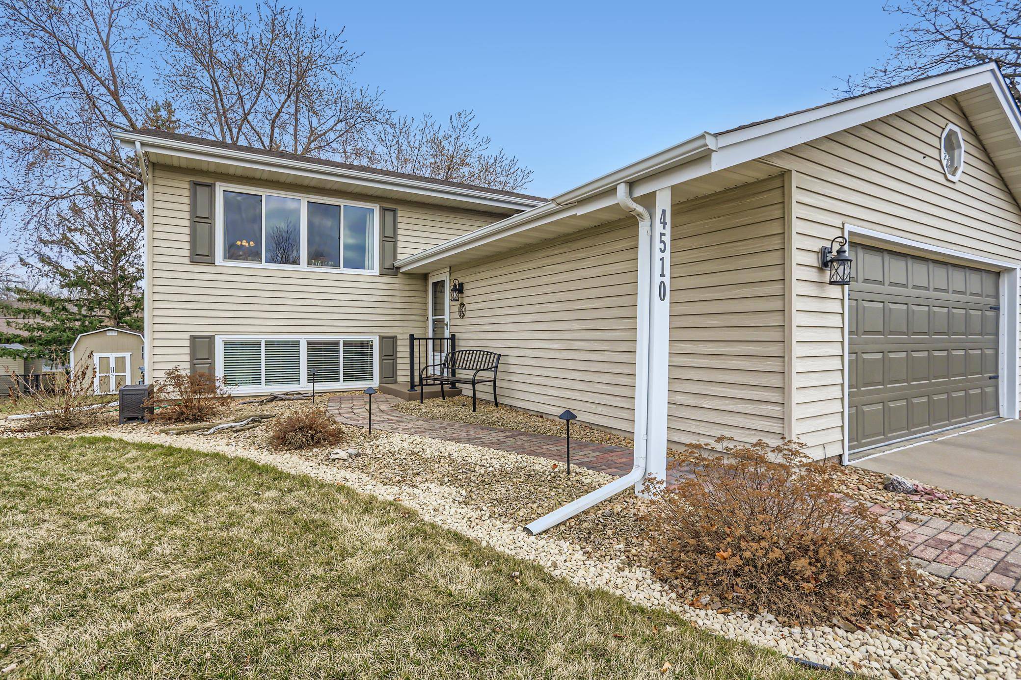Vadnais Heights, MN 55127,4510 Oakhurst AVE