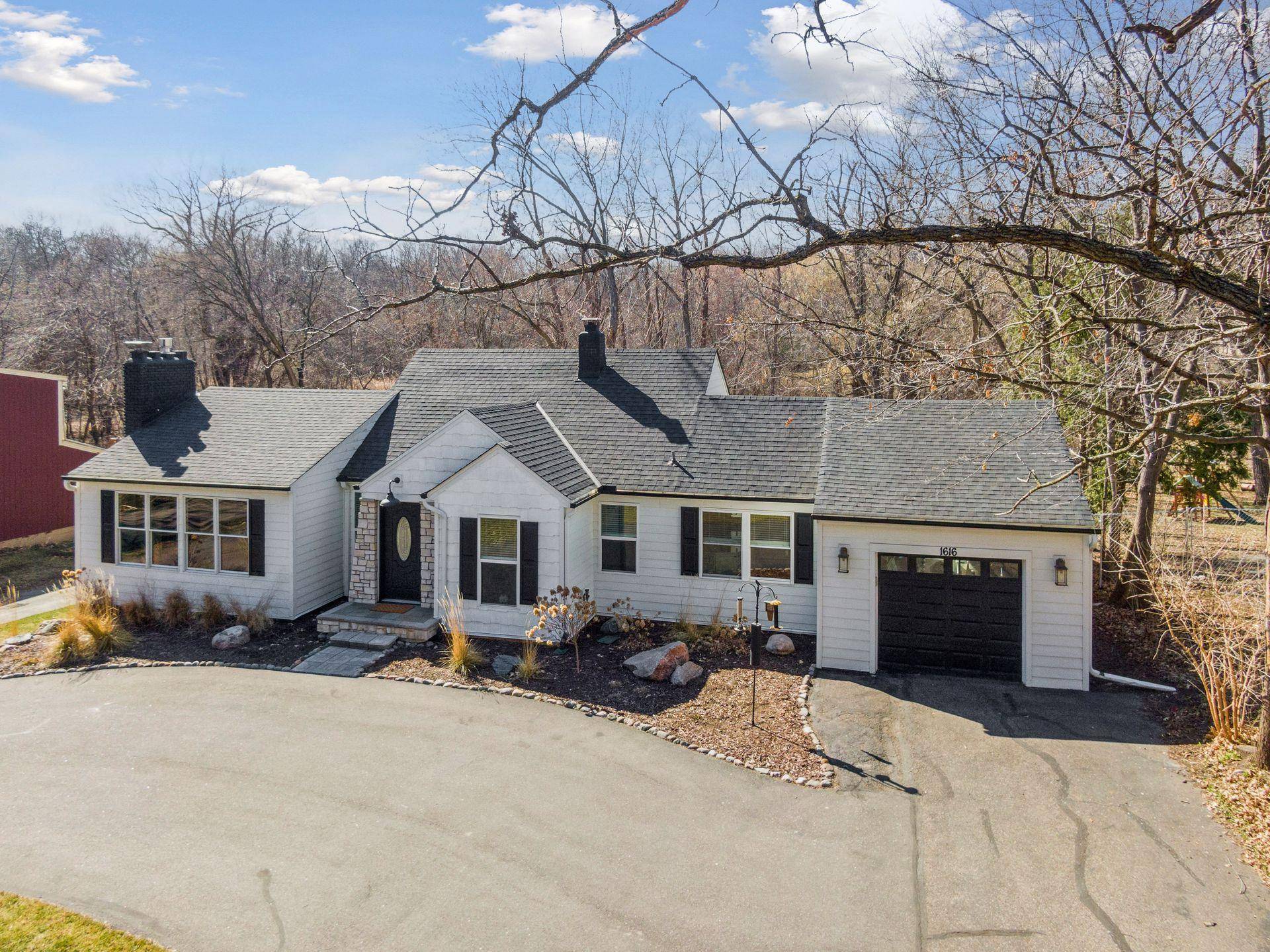 Minnetonka, MN 55305,1616 Essex RD
