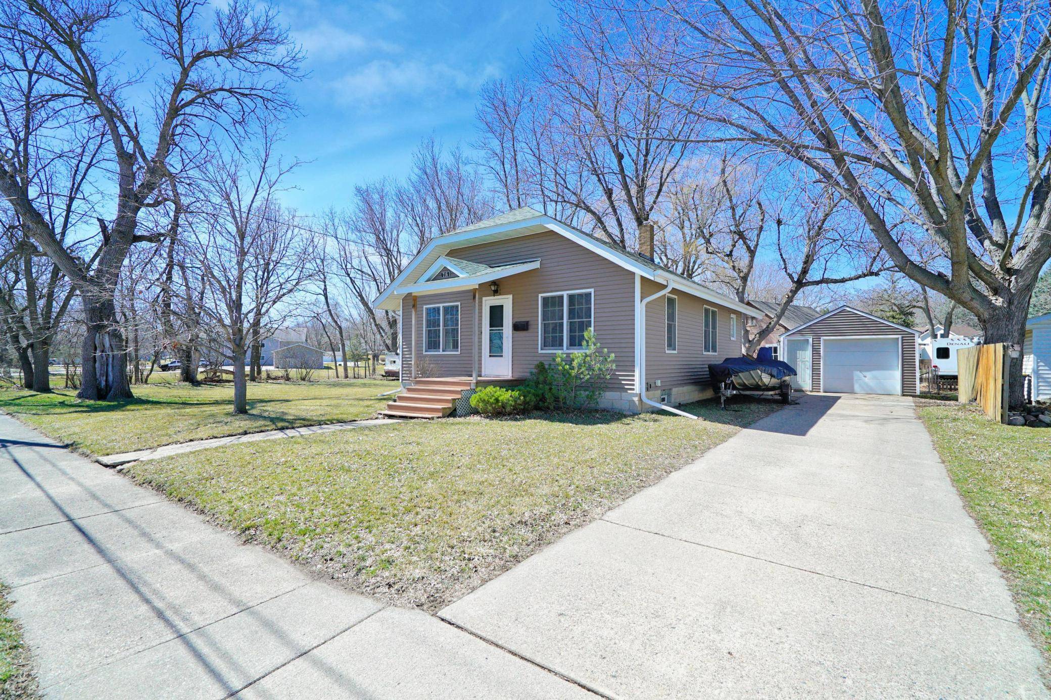 Faribault, MN 55021,716 Rice ST