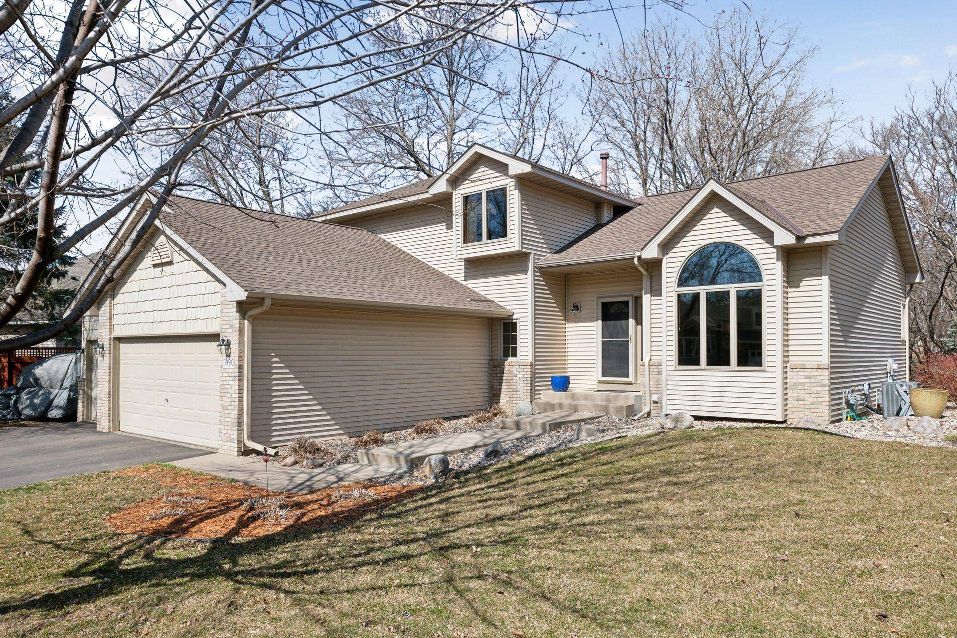 Chanhassen, MN 55331,3990 Country Oaks DR