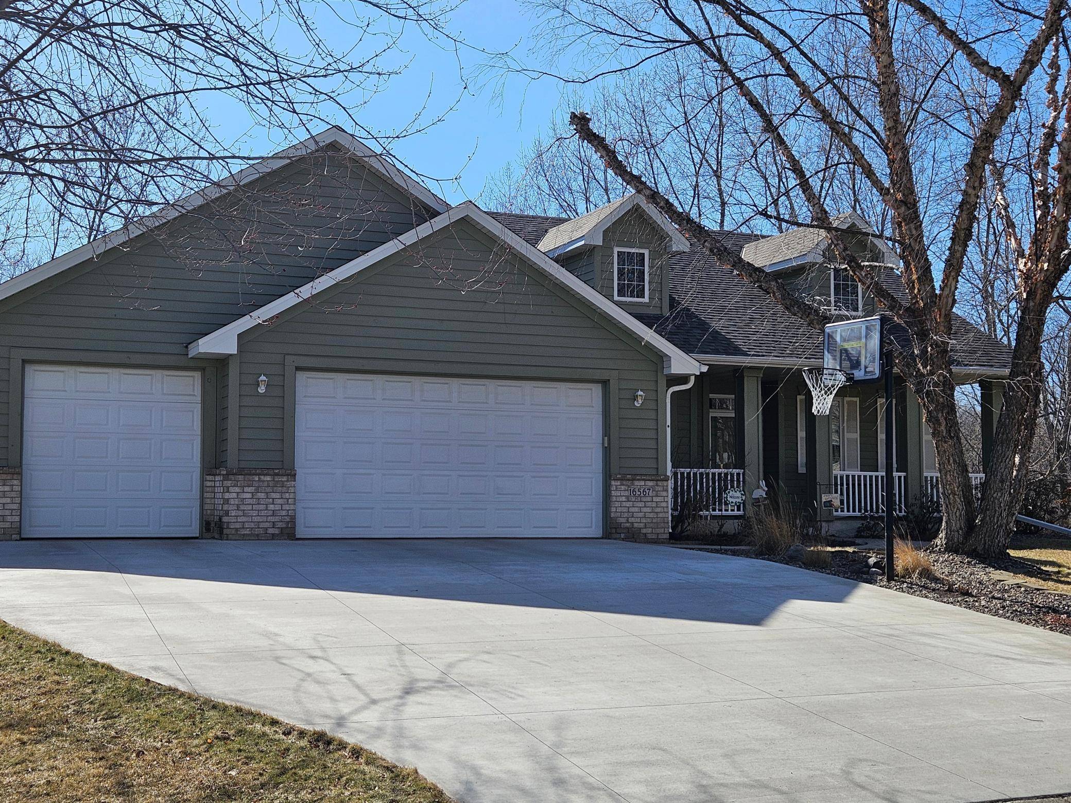 Lakeville, MN 55044,16567 Gunflint TRL
