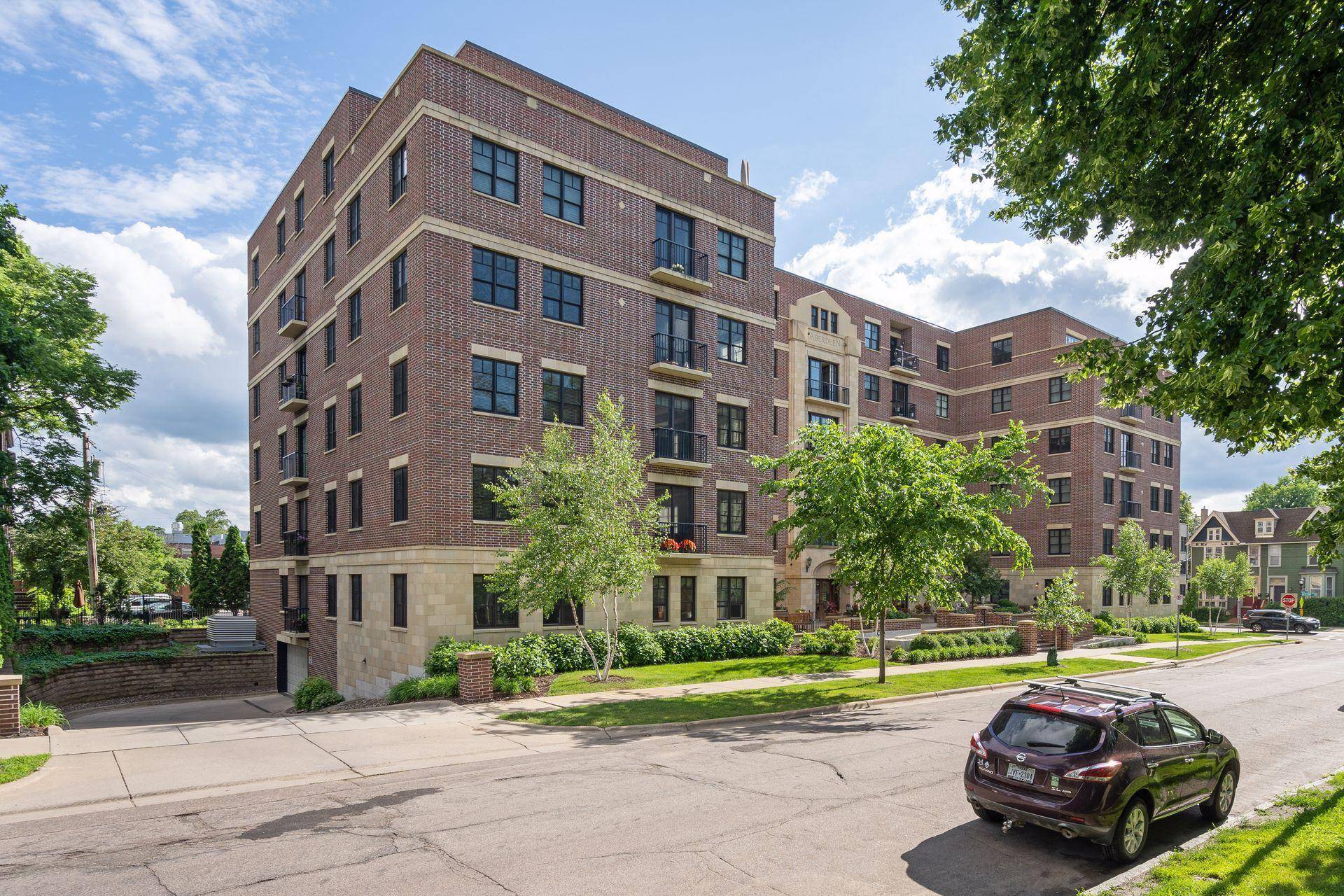 Saint Paul, MN 55102,370 Marshall AVE #309