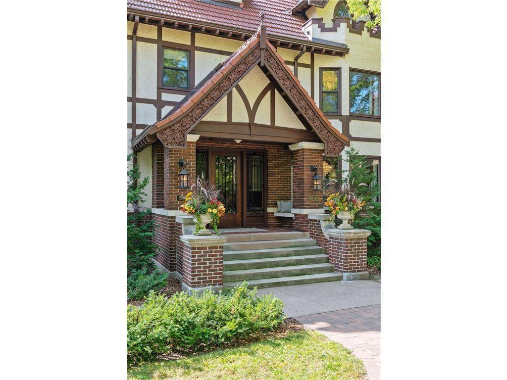 Minneapolis, MN 55405,2504 Euclid PL