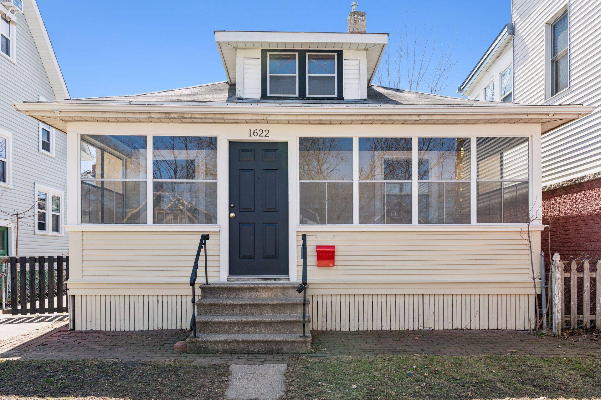 Saint Paul, MN 55104,1622 Selby AVE