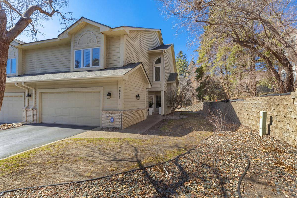 Edina, MN 55439,7044 Cahill RD