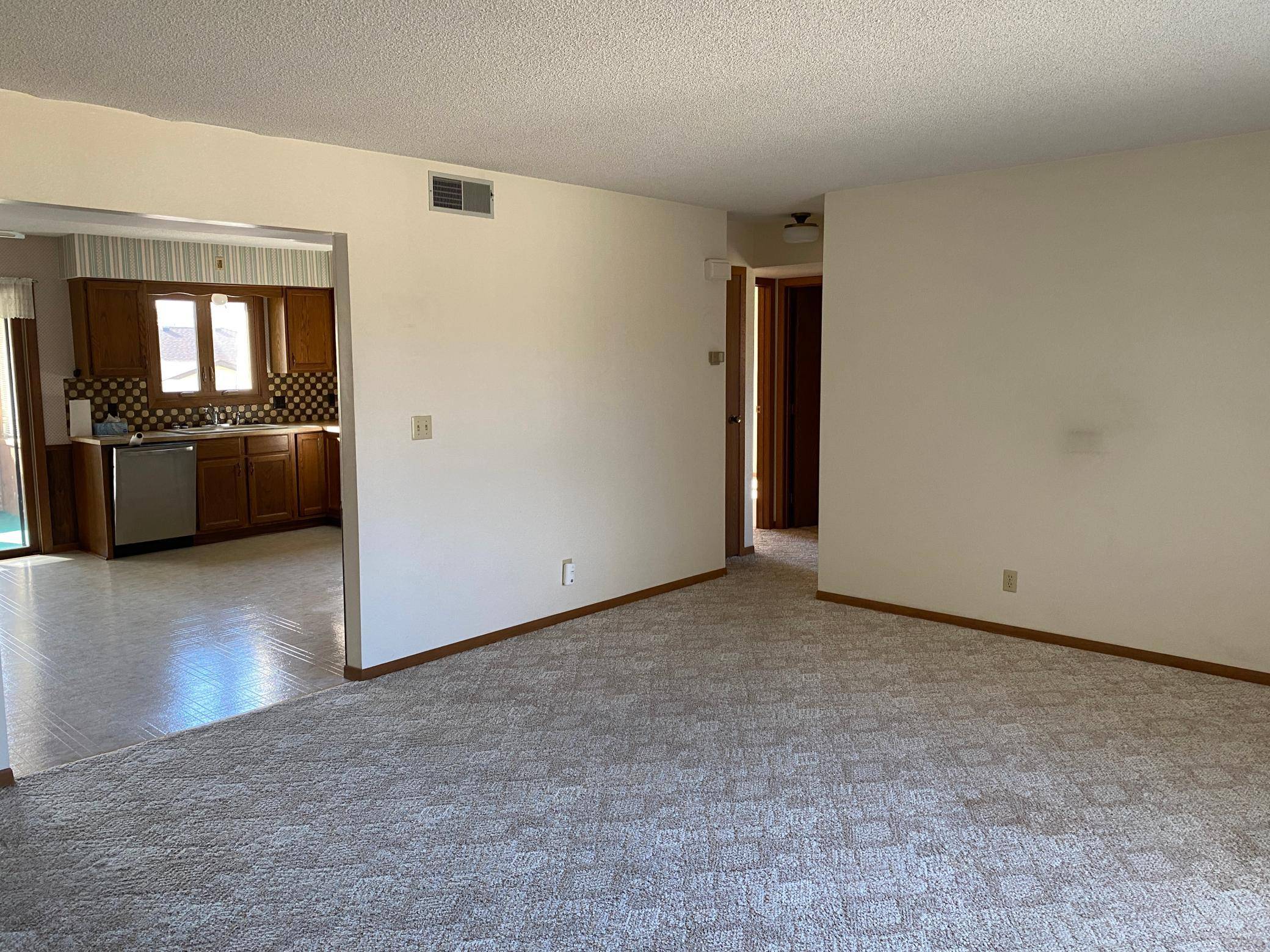 Albert Lea, MN 56007,1813 Lakewood AVE