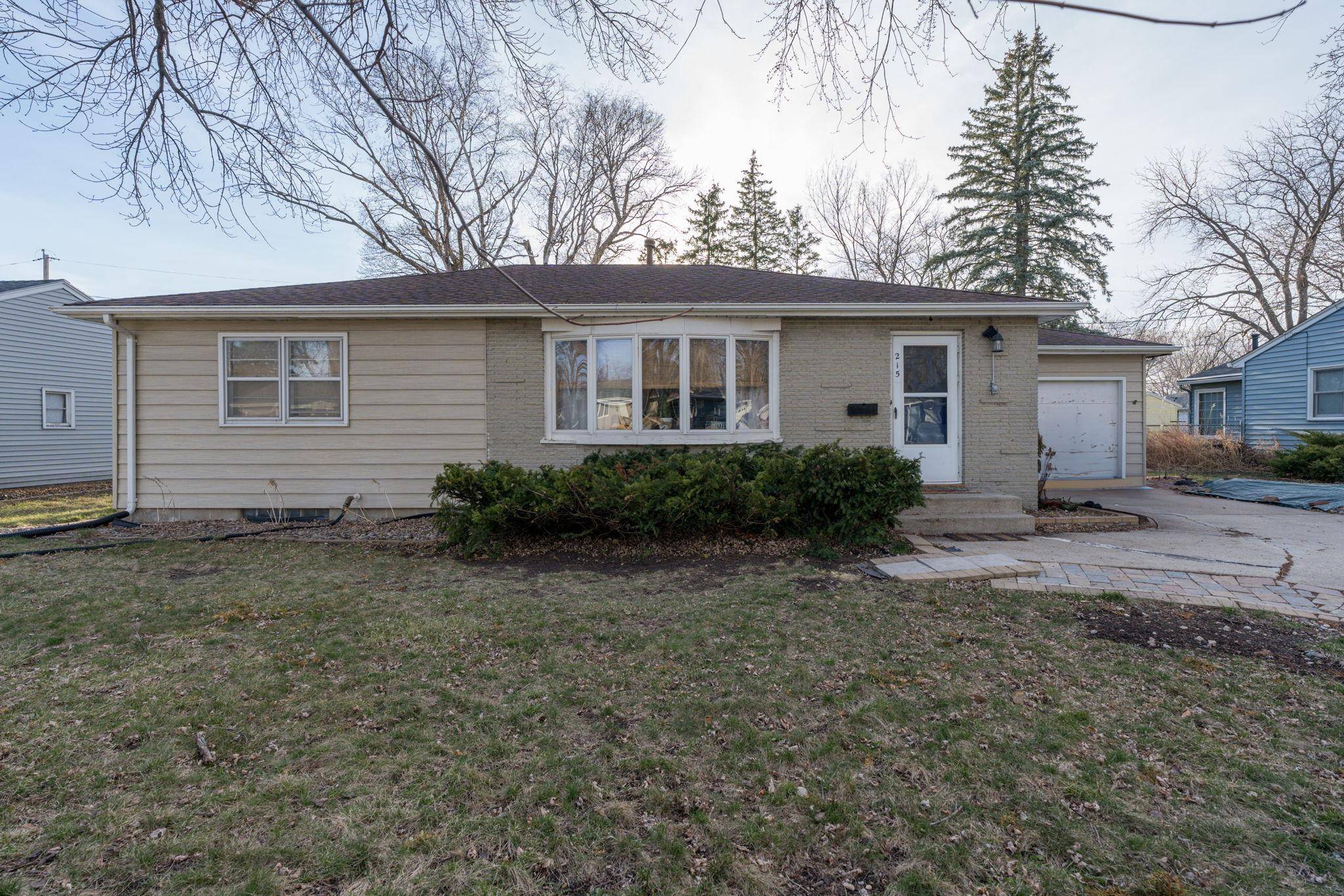 Mankato, MN 56001,215 Dillon AVE
