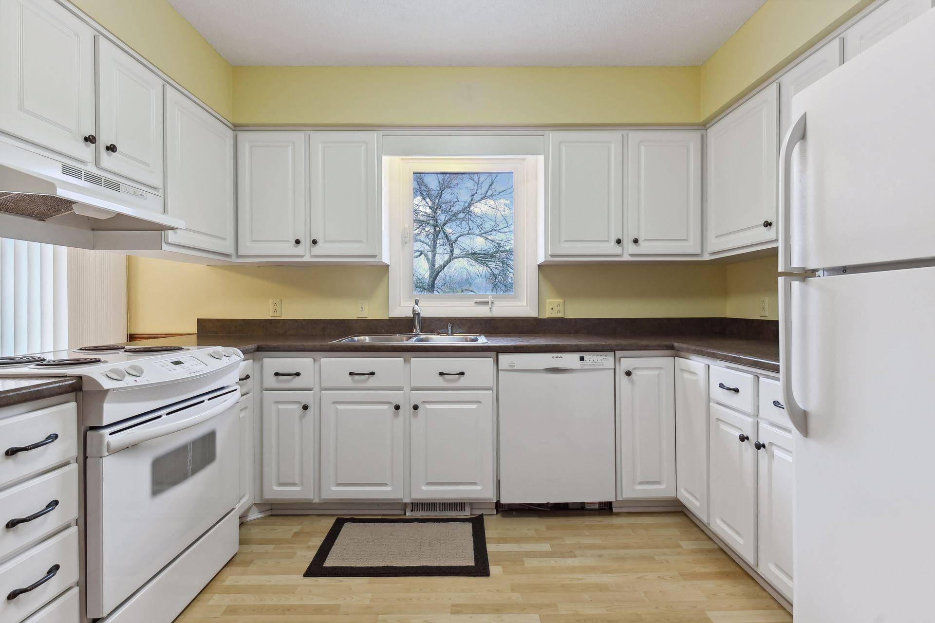 Saint Bonifacius, MN 55375,9116 Oakwood RD