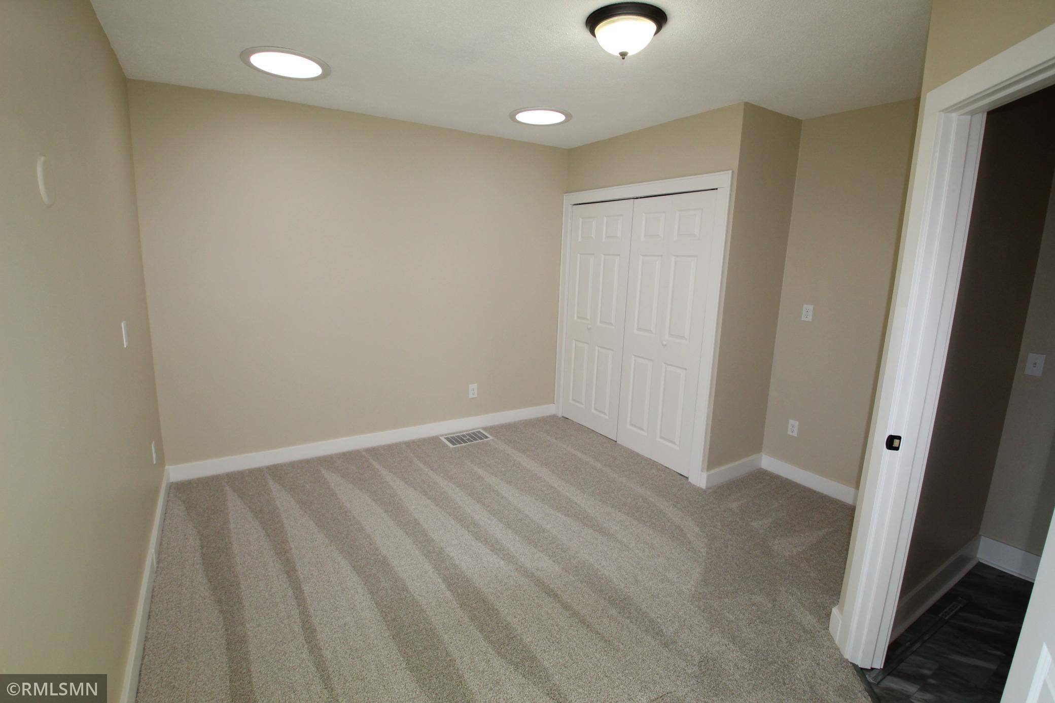 South Saint Paul, MN 55075,931 Warner AVE