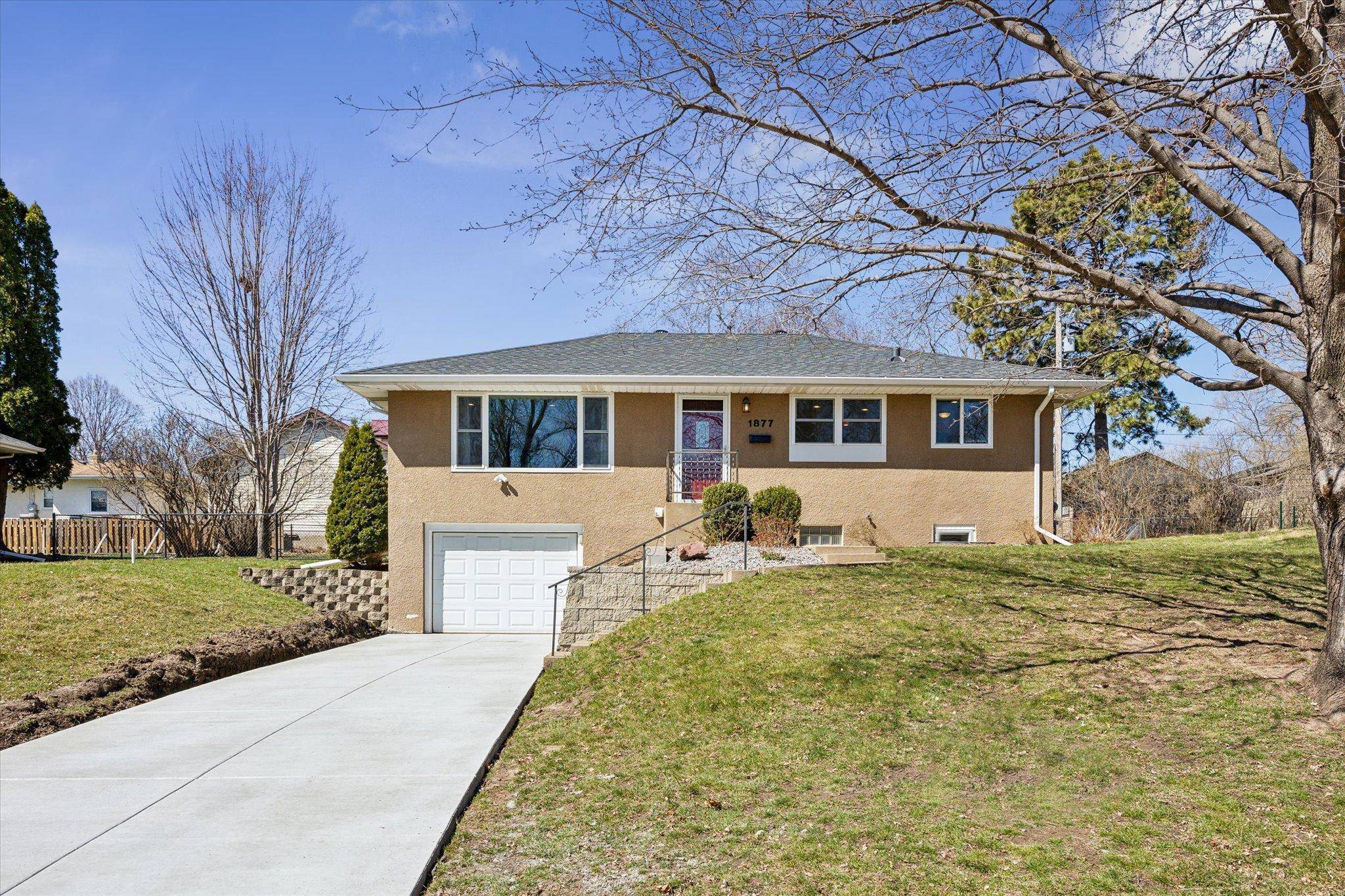 Roseville, MN 55113,1877 Huron AVE