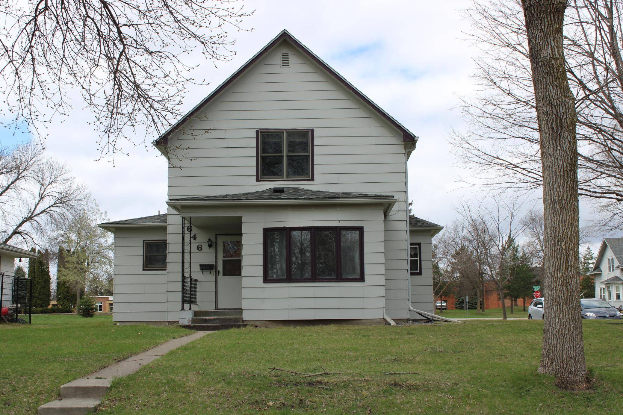 Hutchinson, MN 55350,646 Oak ST NE