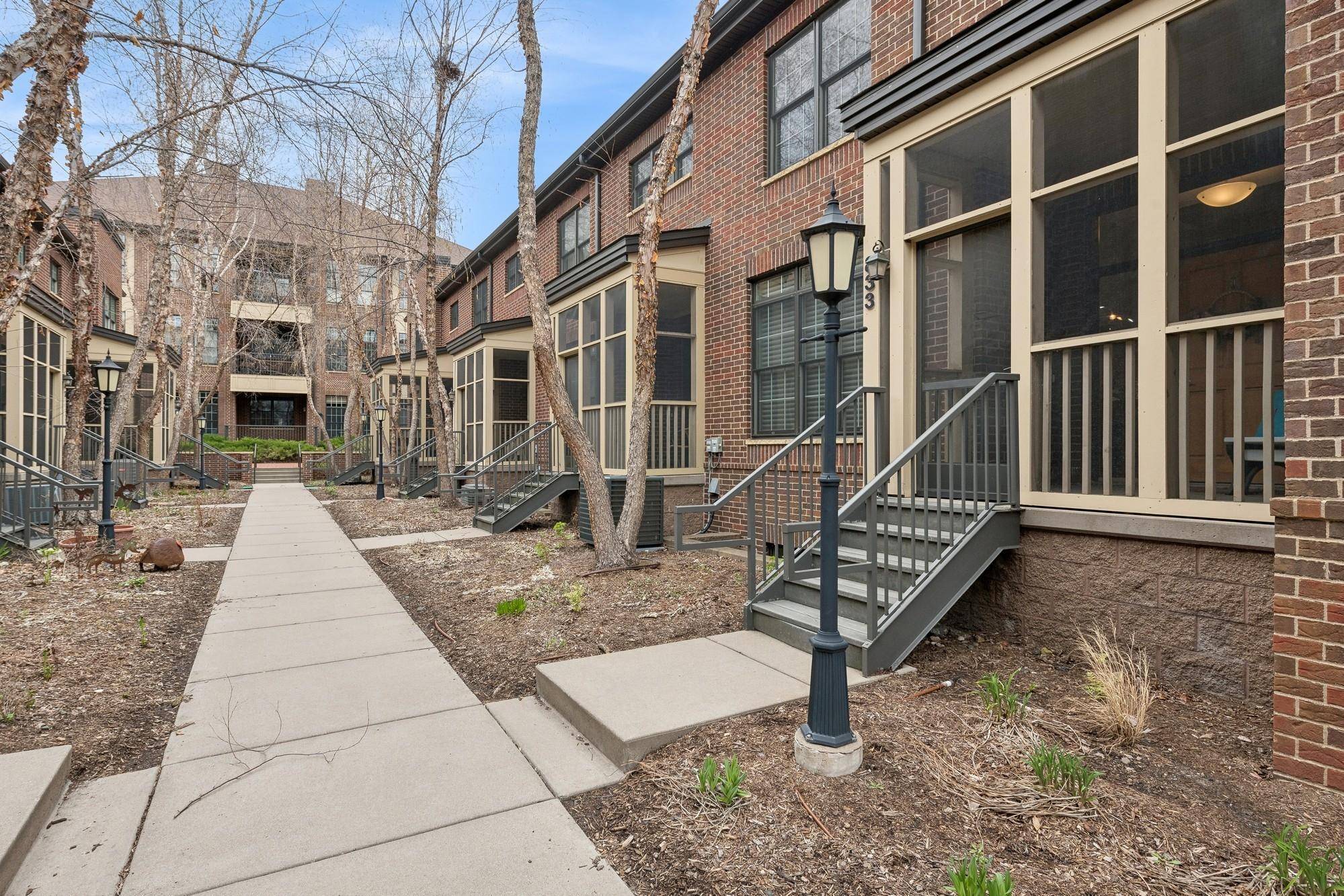 Minneapolis, MN 55414,833 River Mews CT