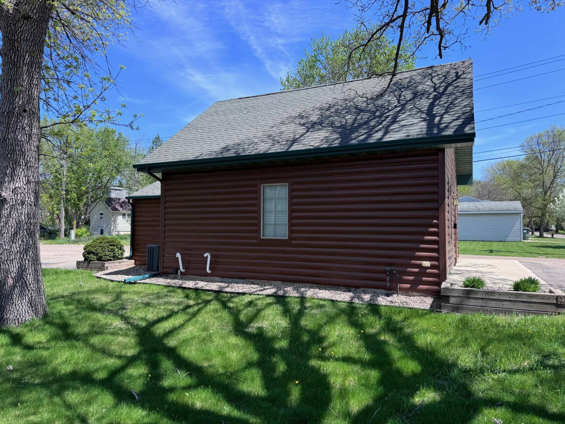 Alexandria, MN 56308,109 12th AVE E