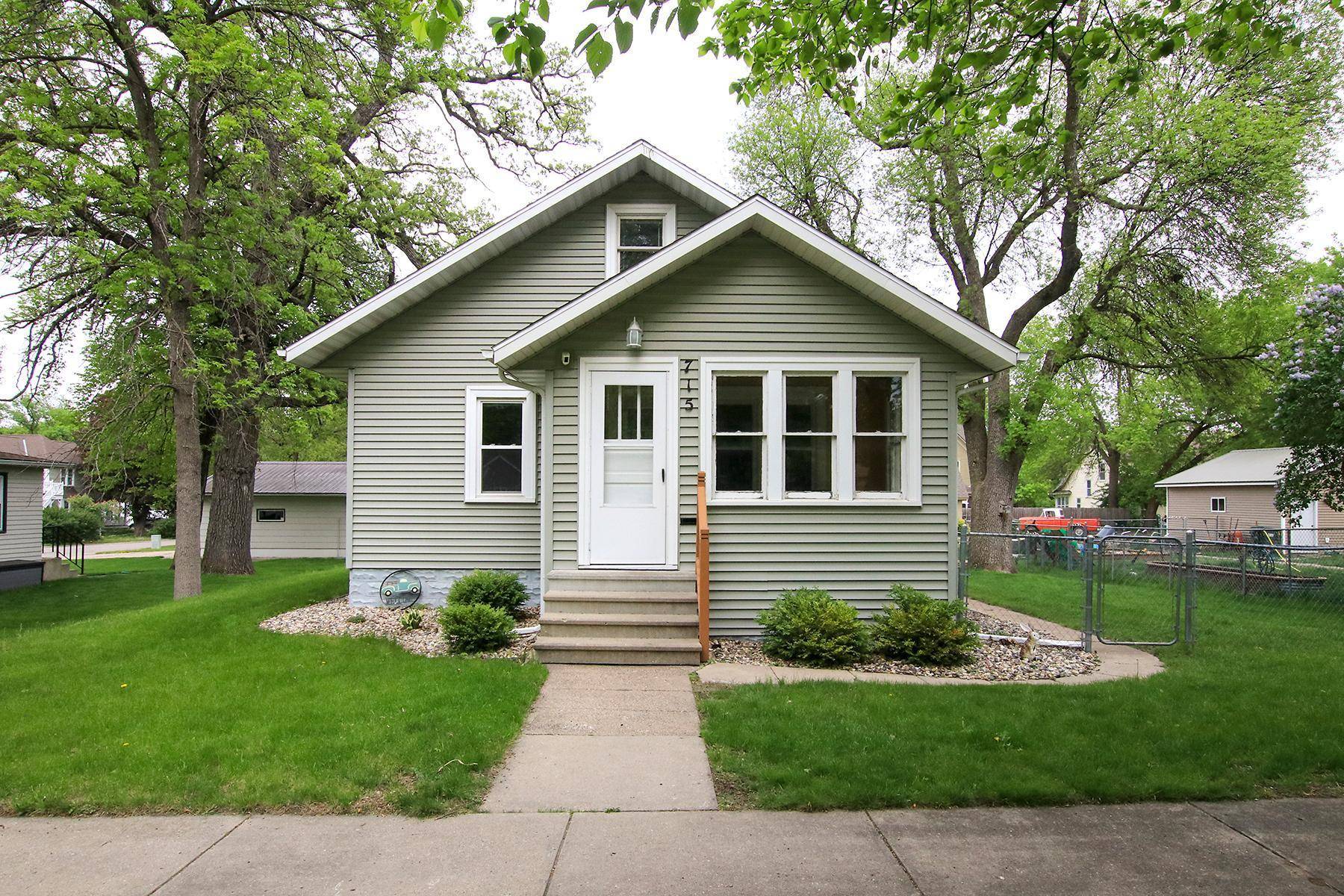 Hutchinson, MN 55350,715 Franklin ST SW