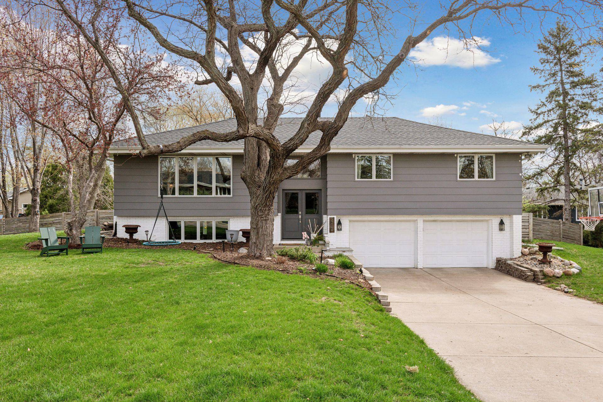 Golden Valley, MN 55422,412 Clover LN