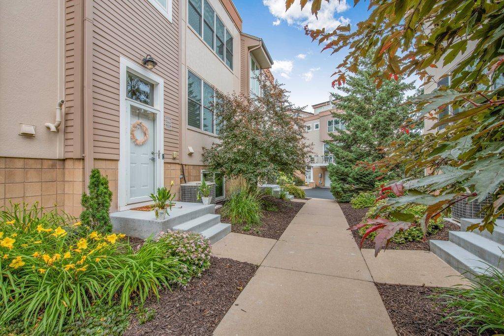Minneapolis, MN 55411,2342 River Pointe CIR