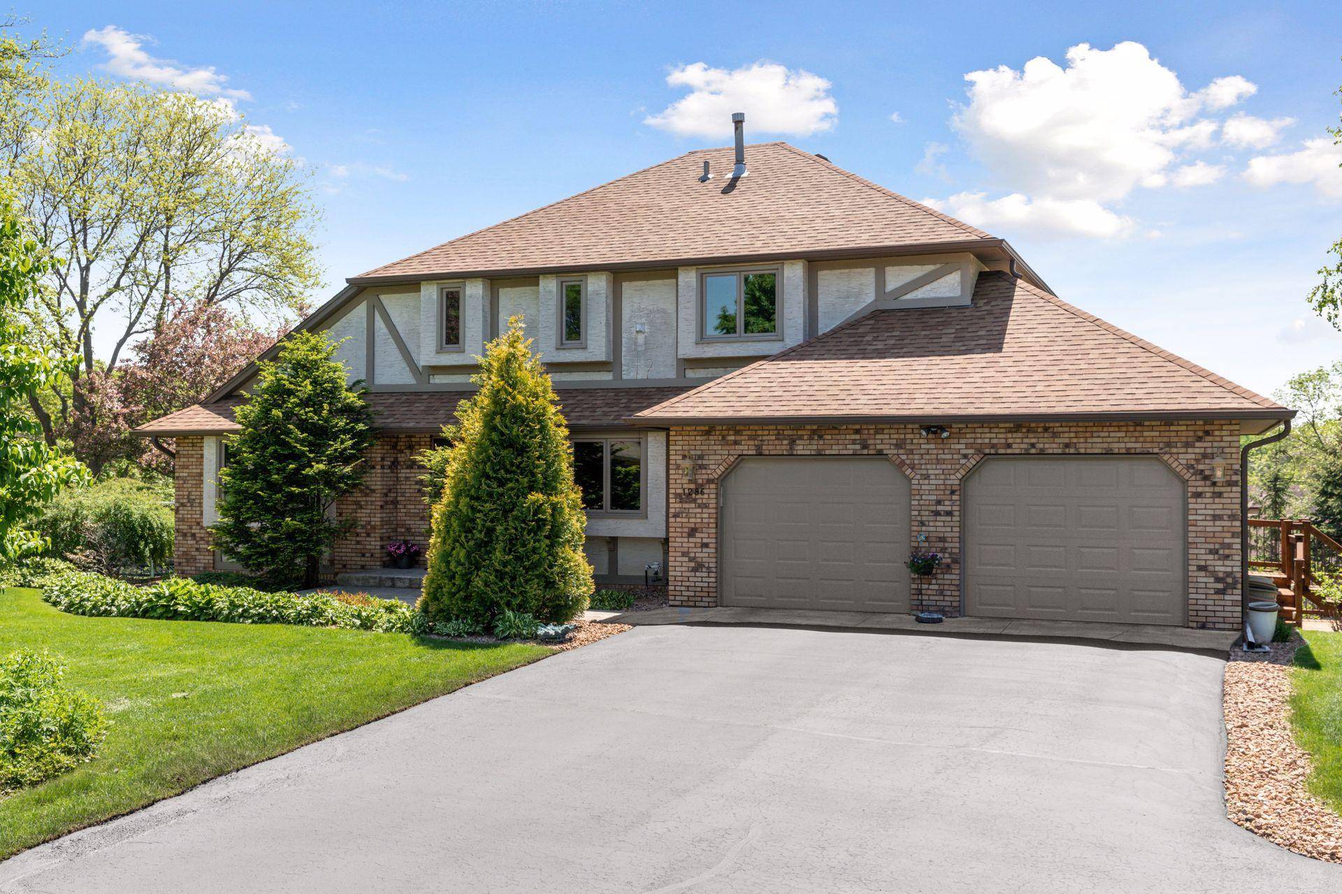 Arden Hills, MN 55112,1286 Wyncrest LN