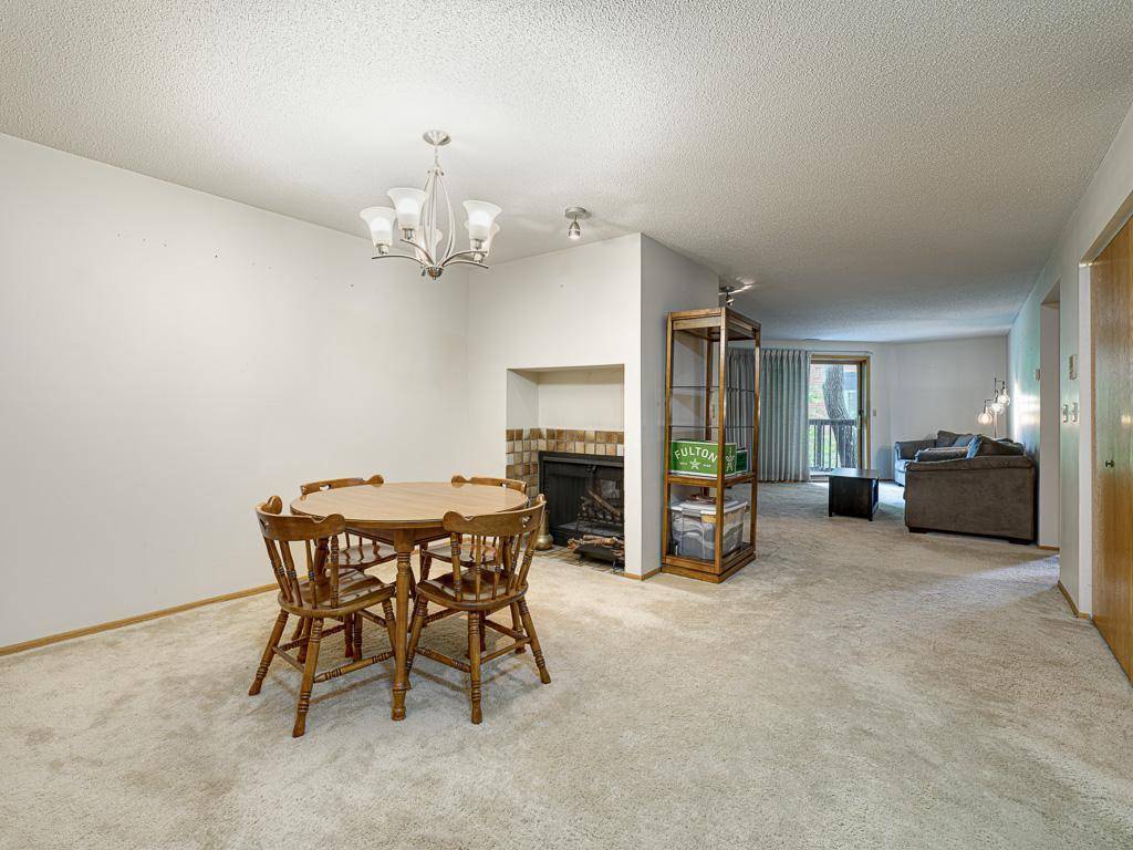 Minneapolis, MN 55404,232 W Franklin AVE #103