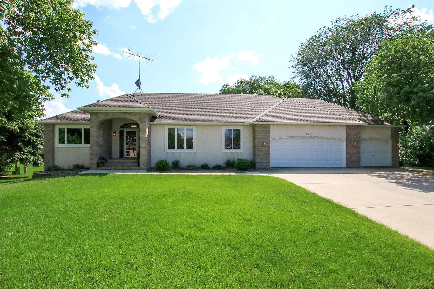 Hutchinson, MN 55350,820 Colorado CIR NW