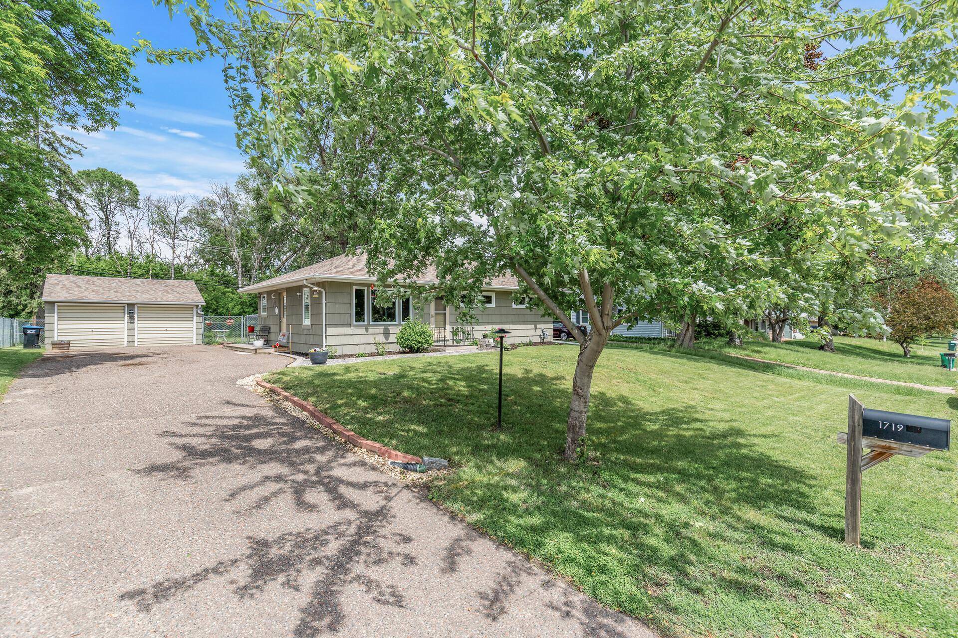 Roseville, MN 55113,1719 Rose PL