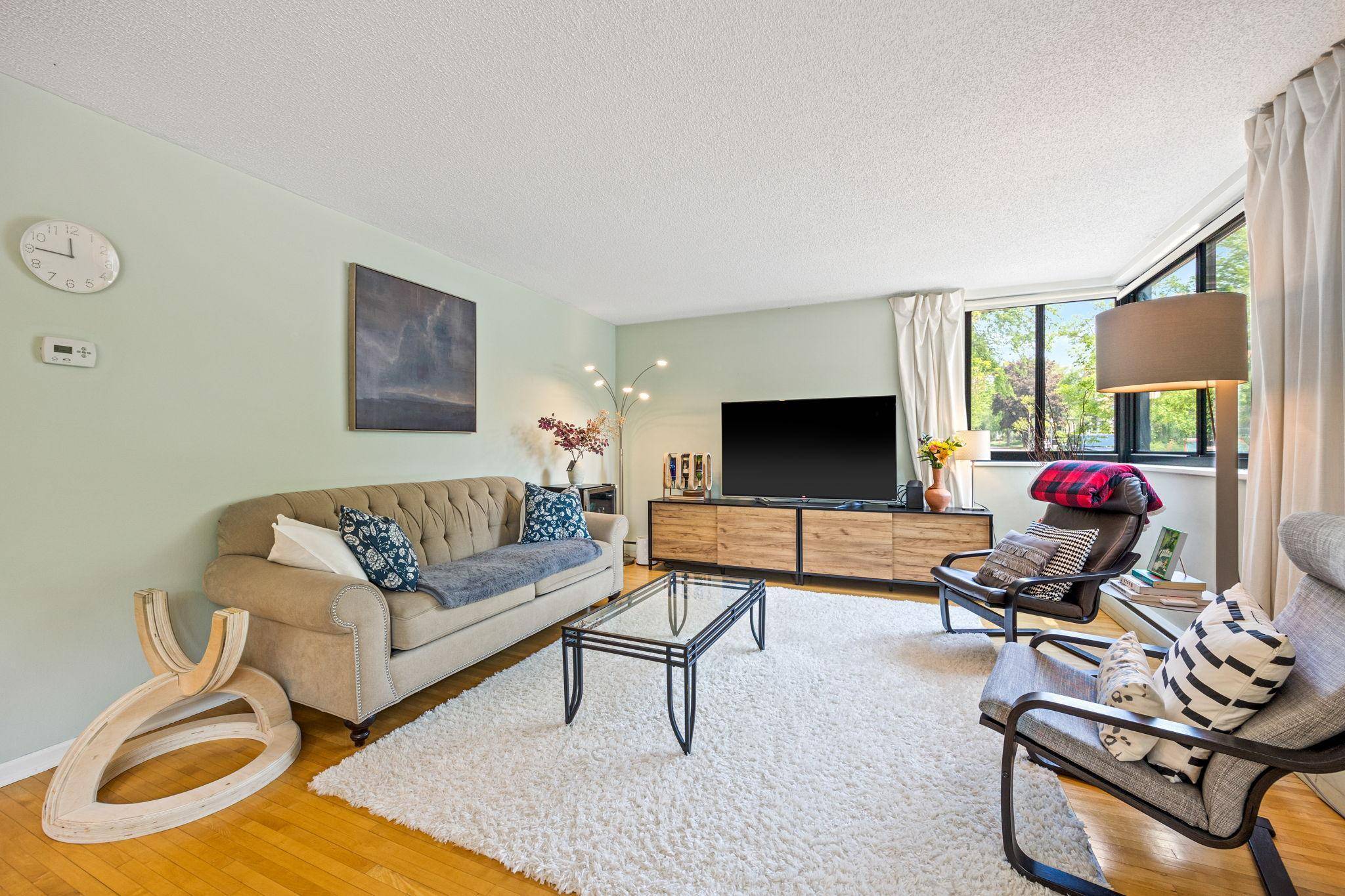 Minneapolis, MN 55403,1912 Dupont AVE S #107