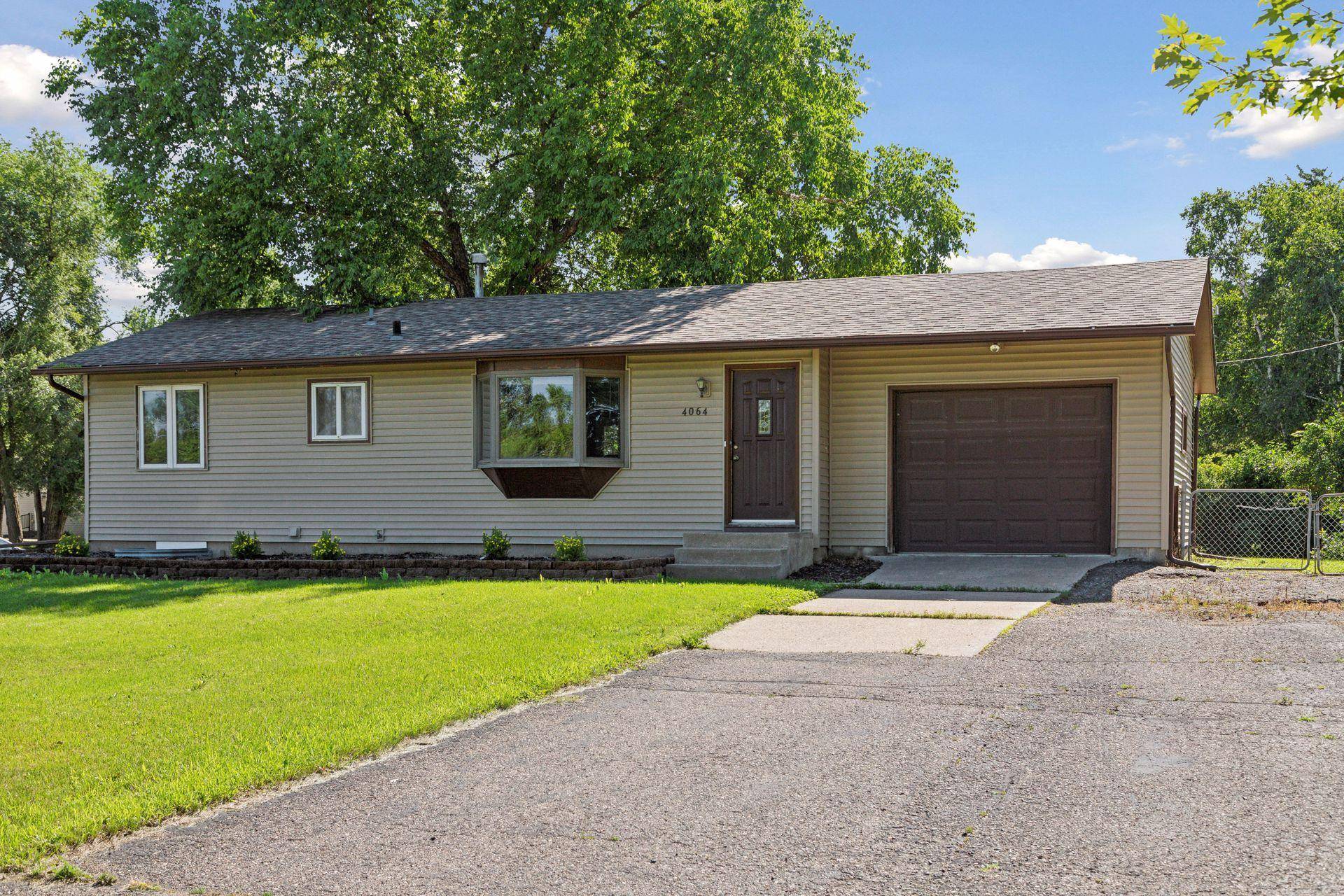 Eagan, MN 55122,4064 Nicols RD